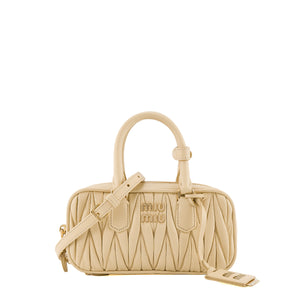 MIU MIU - Sac à bandoulière Arcadie mini Miu Miu en cuir matelassé jaune pâle