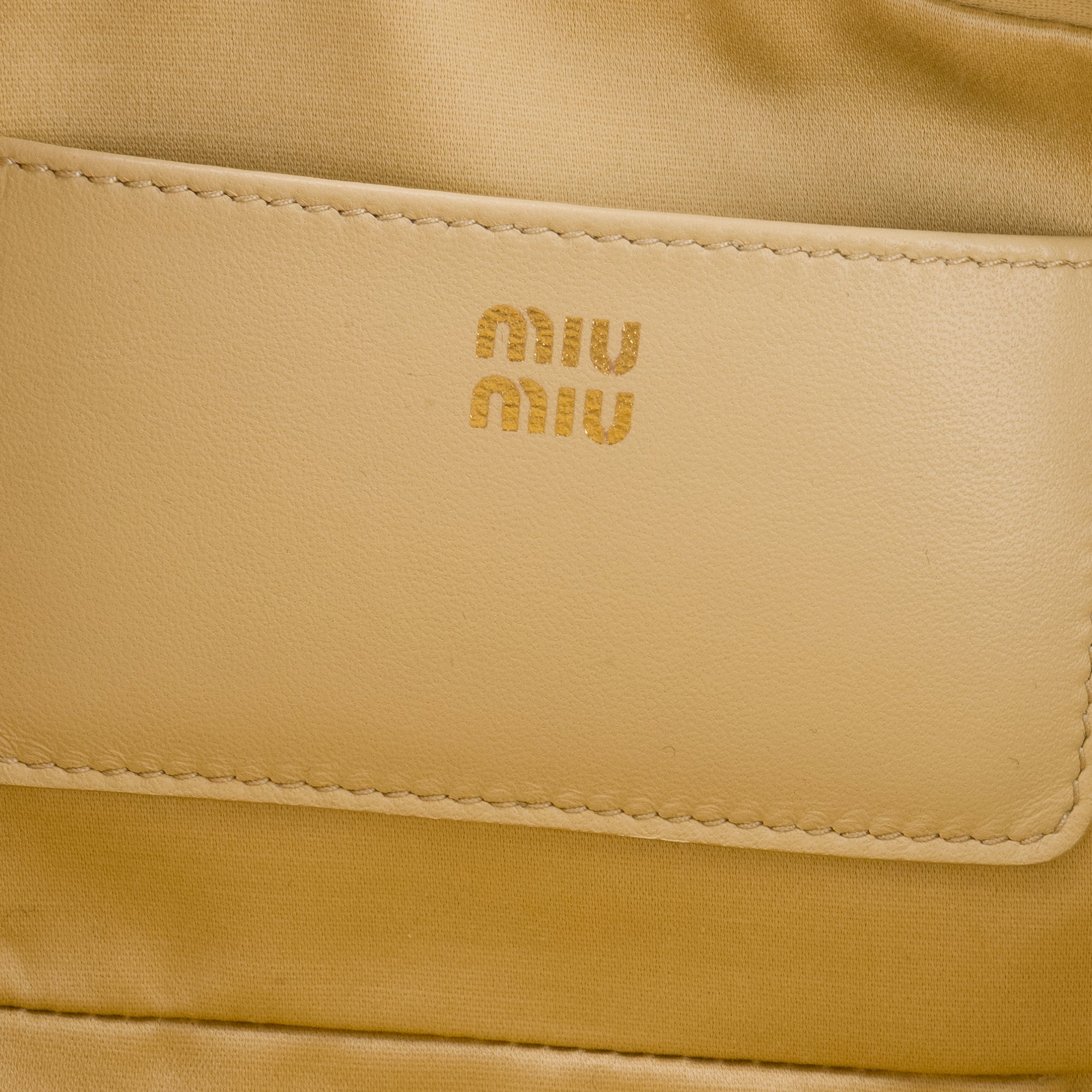 MIU MIU - Sac à bandoulière Arcadie mini Miu Miu en cuir matelassé jaune pâle