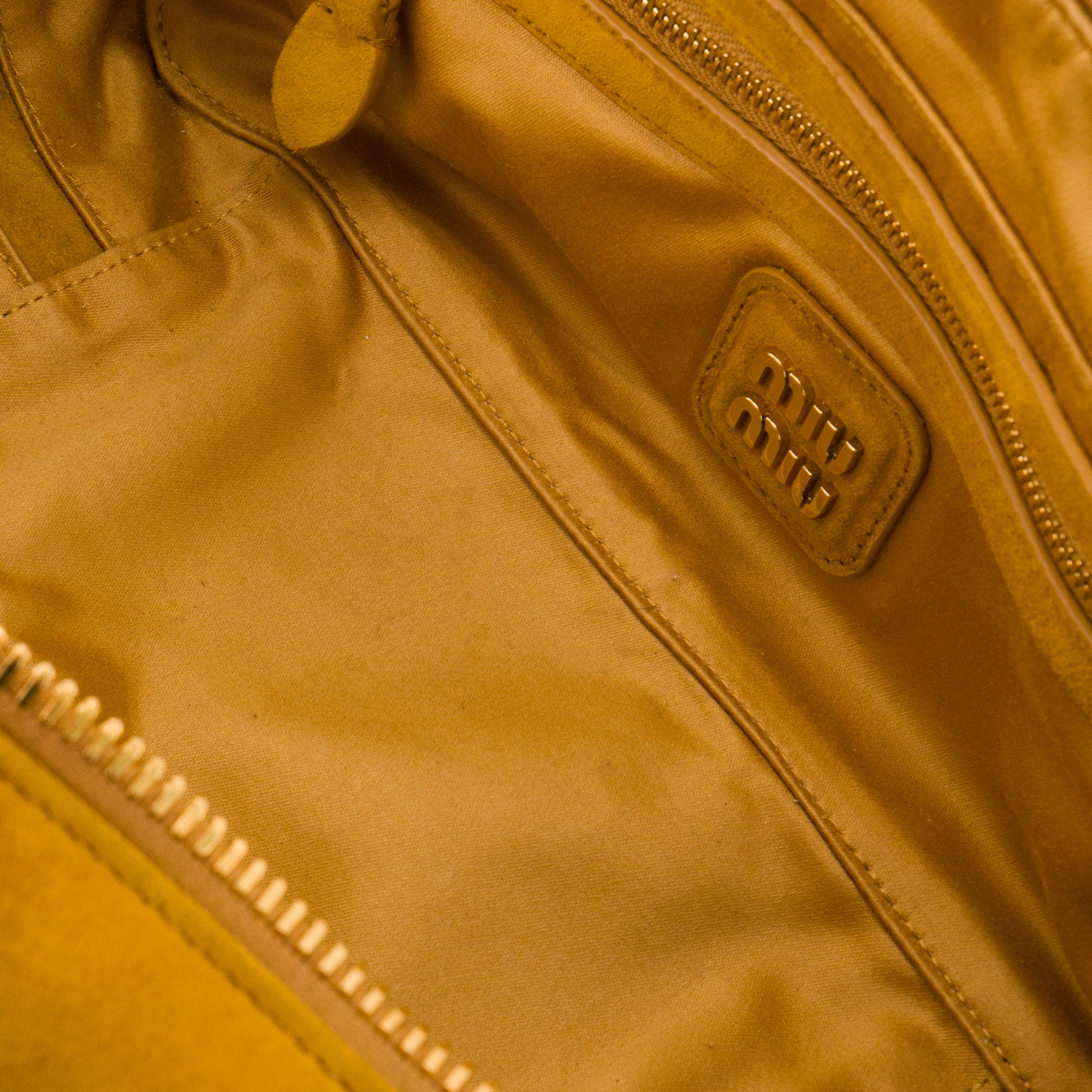 MIU MIU - Sac à main Arcadie Miu Miu en daim jaune moutarde