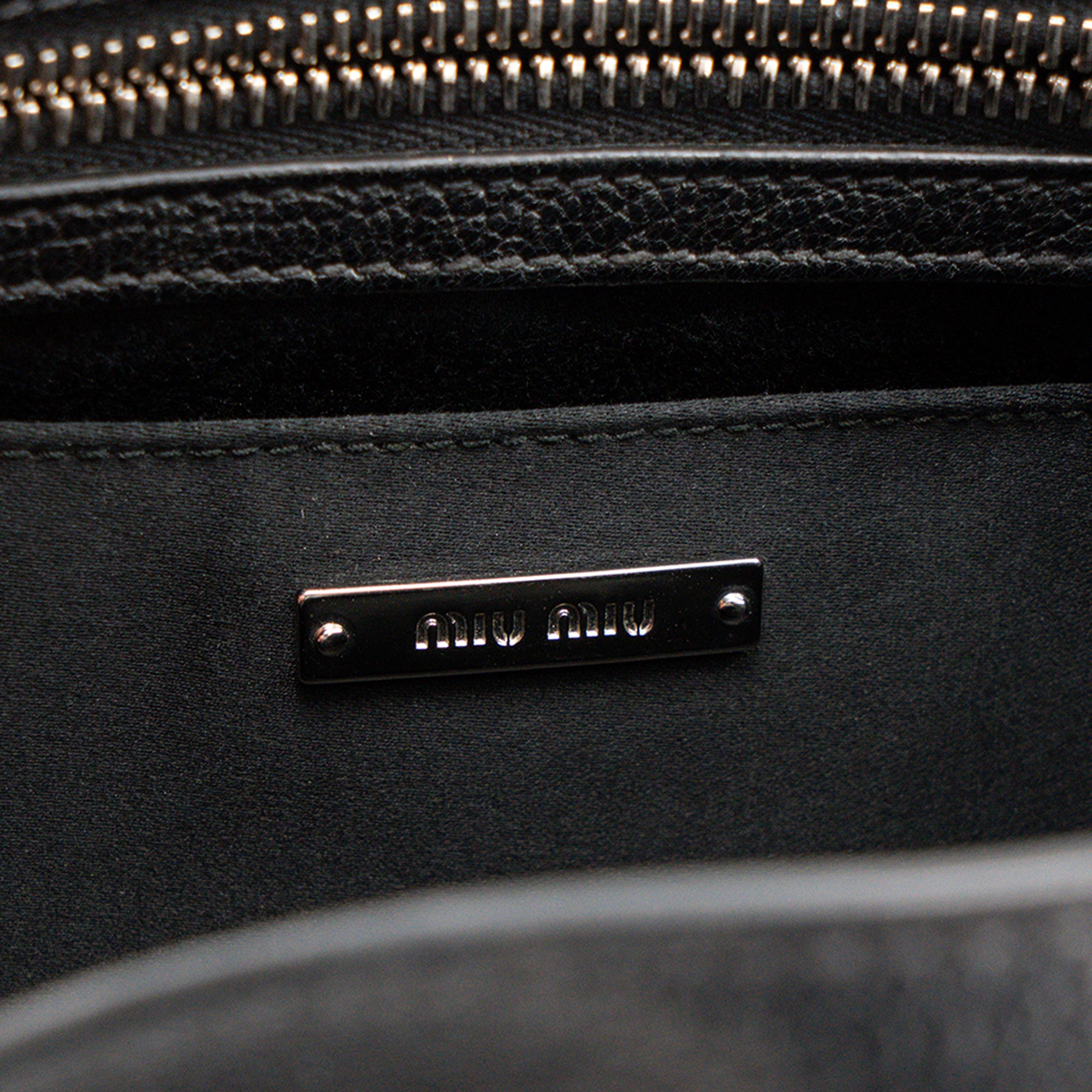 MIUMIU - Sac à bandoulière Madras Miu Miu en cuir grainé noir