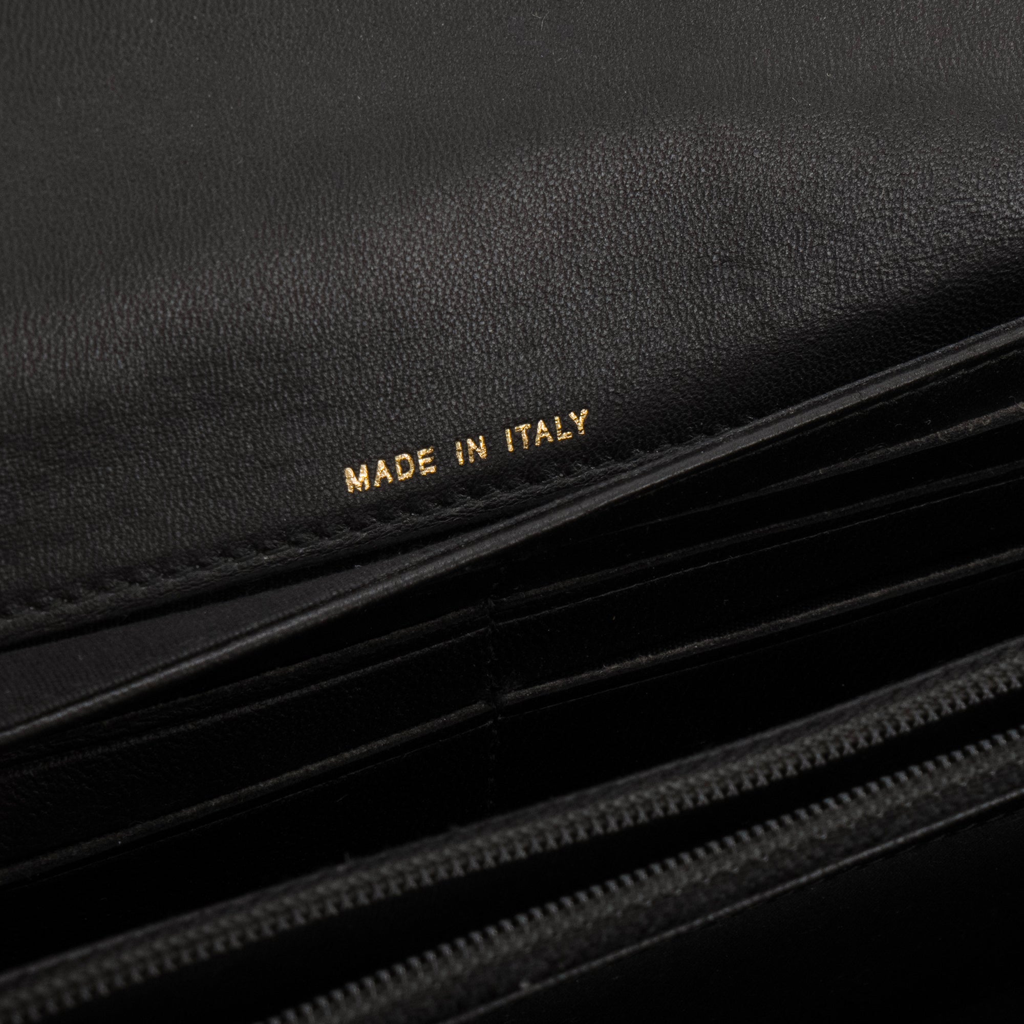 CHANEL - Portefeuille Boy Chanel en cuir lisse noir