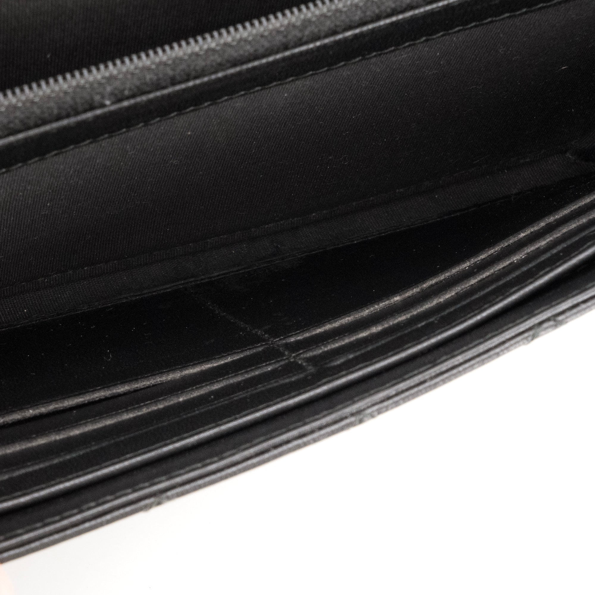 CHANEL - Portefeuille Boy Chanel en cuir lisse noir