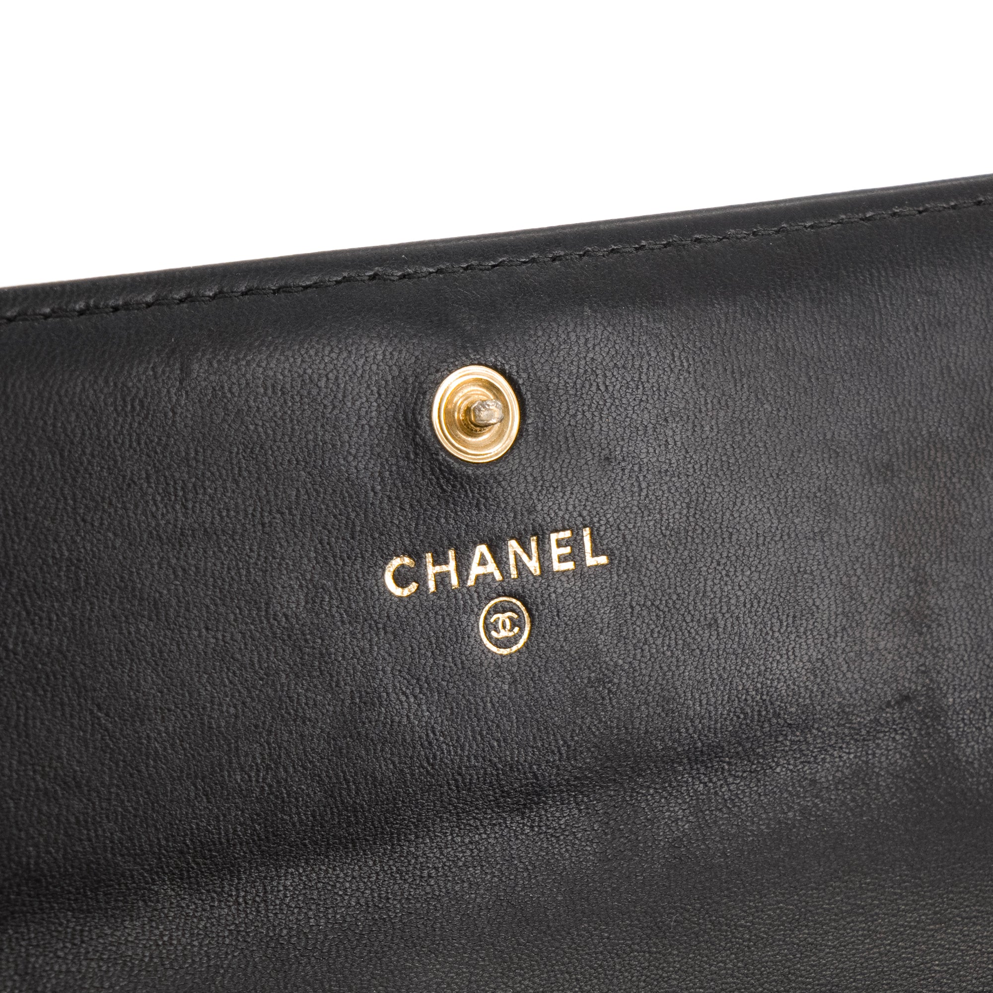 CHANEL - Portefeuille Boy Chanel en cuir lisse noir