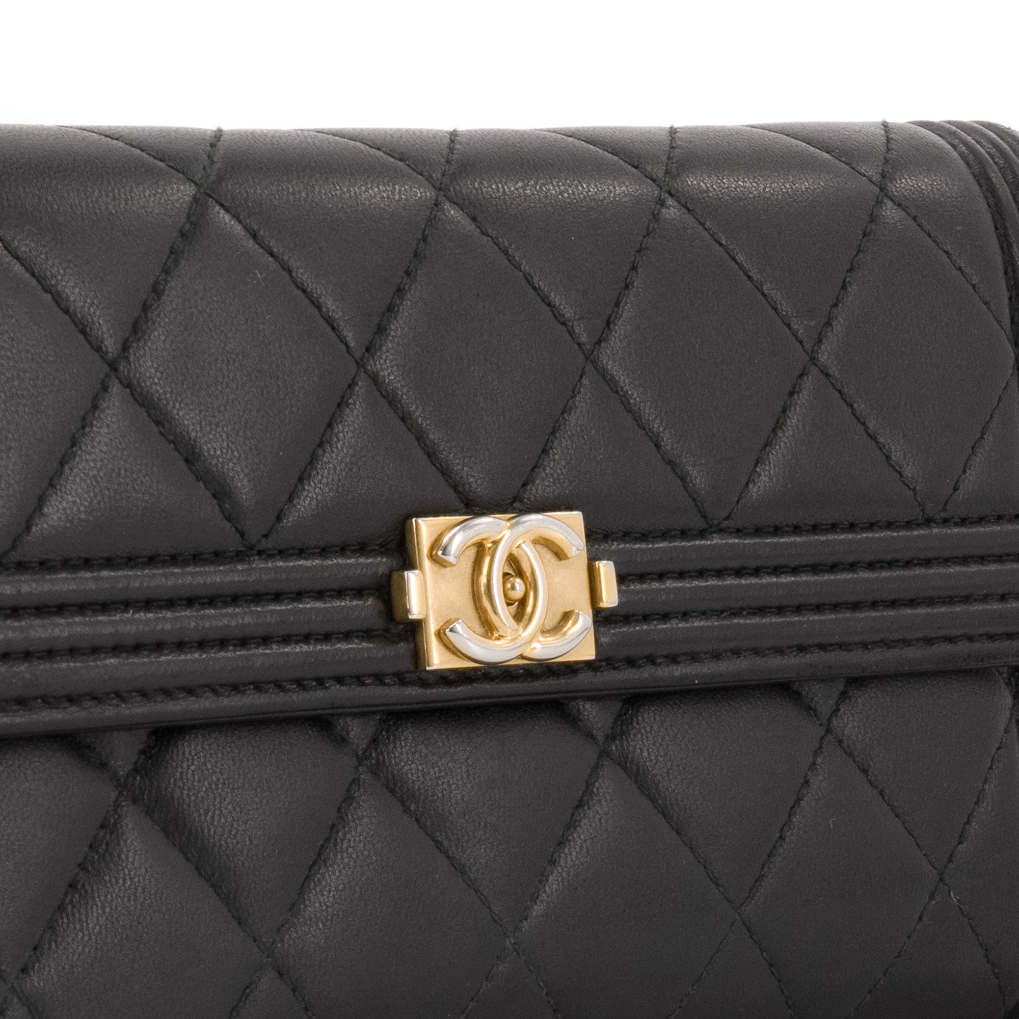 CHANEL - Portefeuille Boy Chanel en cuir lisse noir