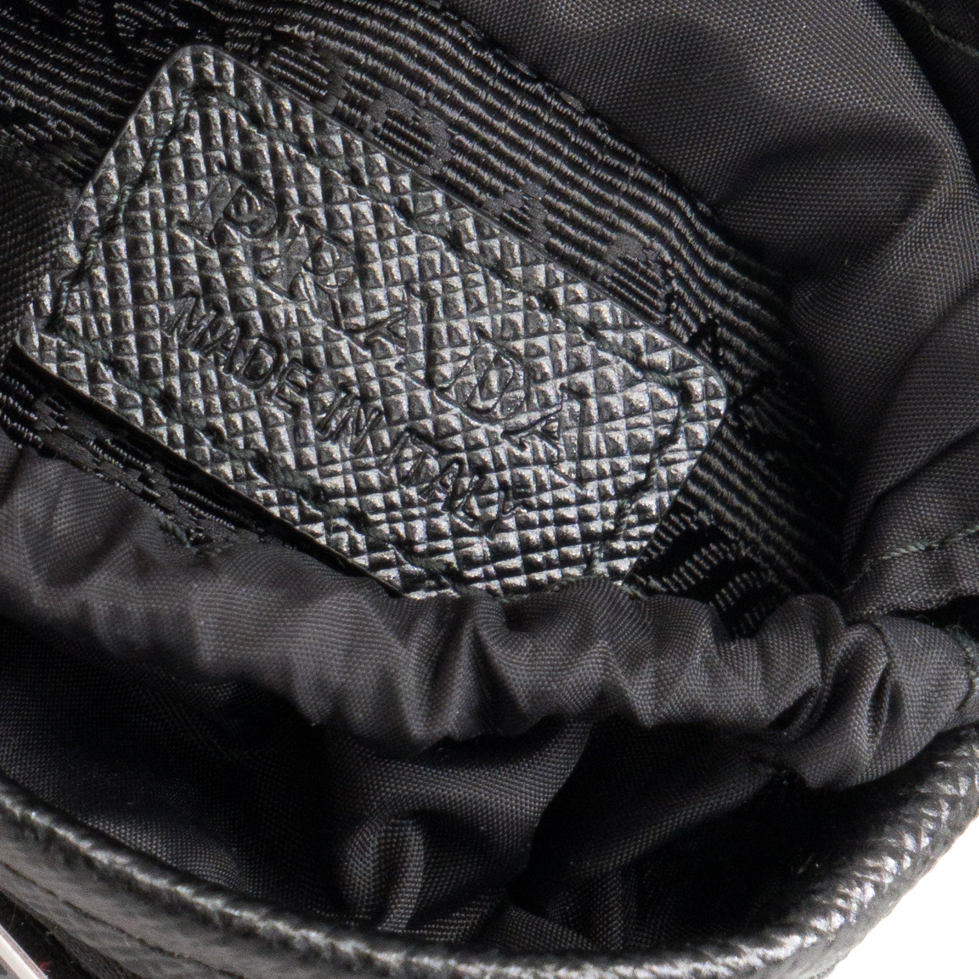 PRADA - Étui d'Airpods Prada en nylon noir