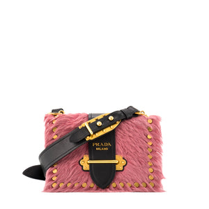 PRADA - Sac à bandoulière Cahier Prada en fourrure rose et cuir lisse noir