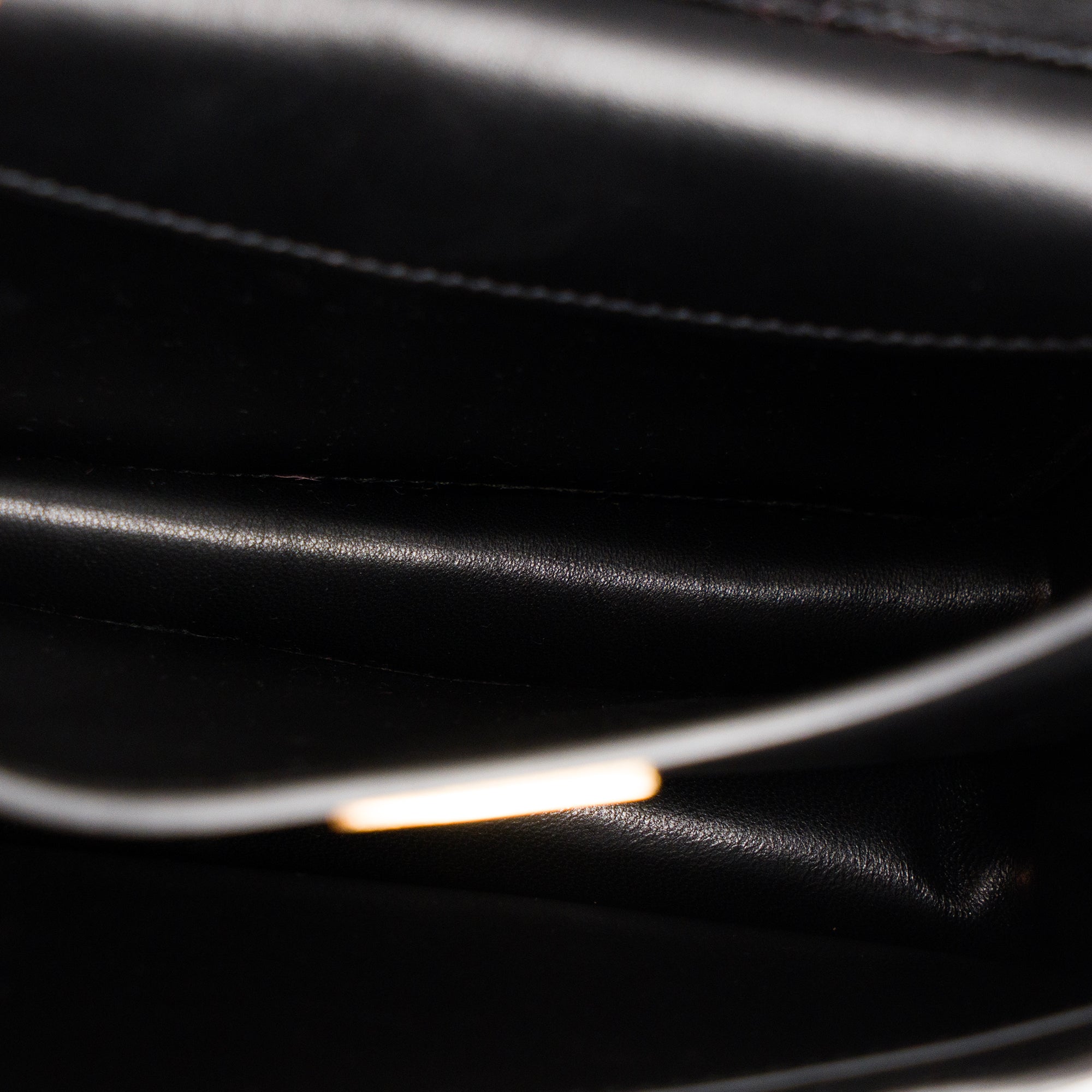 PRADA - Sac à bandoulière Cahier Prada en fourrure rose et cuir lisse noir