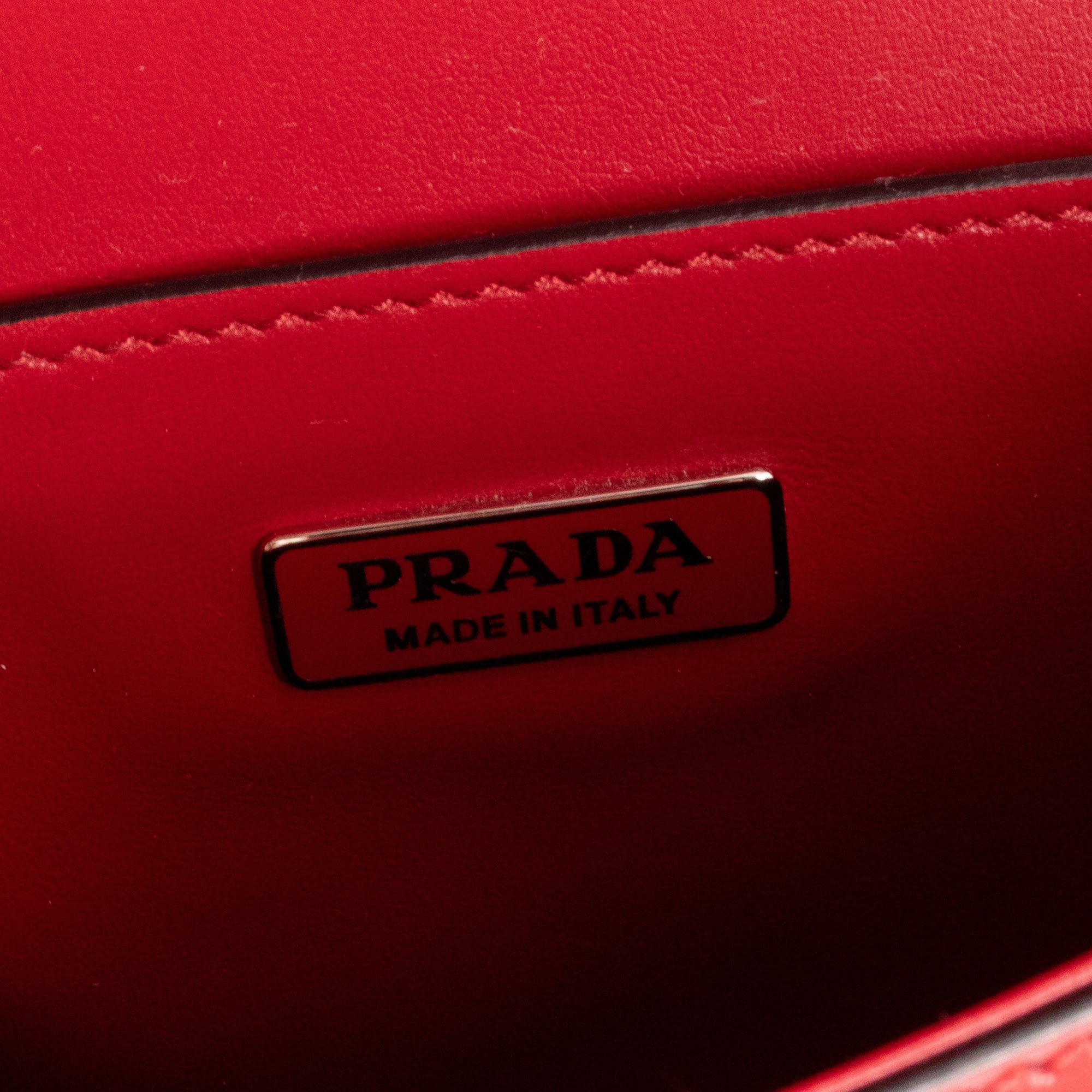 PRADA - Sac à bandoulière Spazzolato Prada en cuir lisse rouge