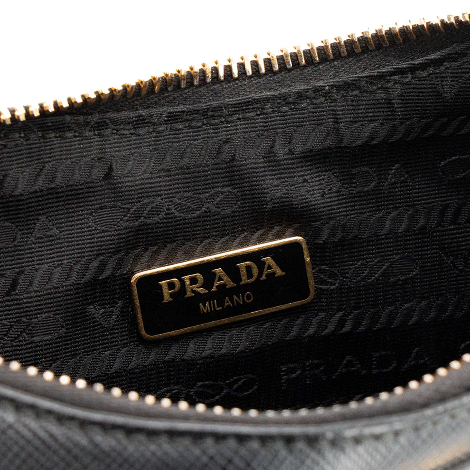 PRADA - Sac à bandoulière Re-Edition 2005 Prada en cuir saffiano noir