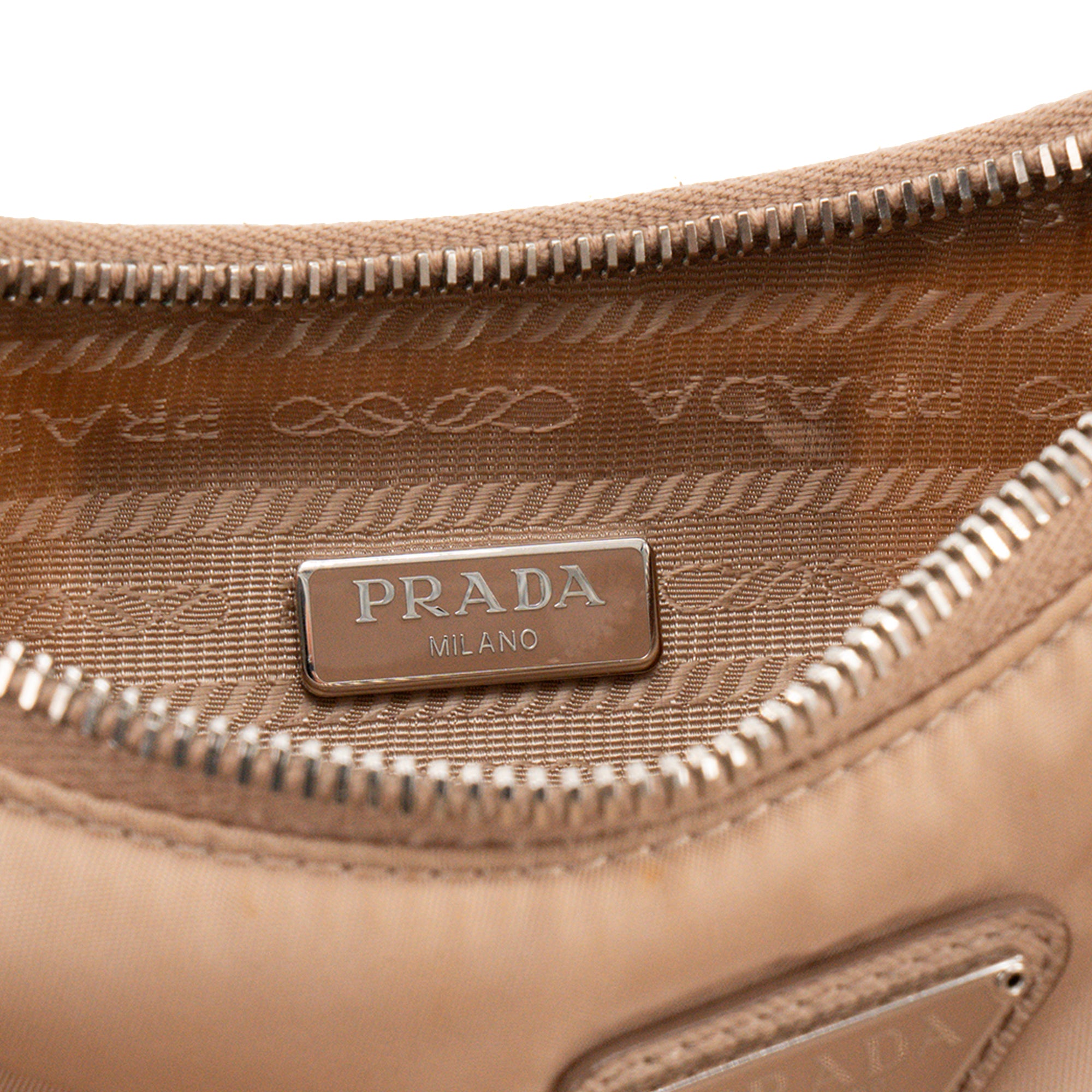 PRADA - Sac à bandoulière Re-Edition 2005 Prada en Re-nylon et cuir saffiano beige