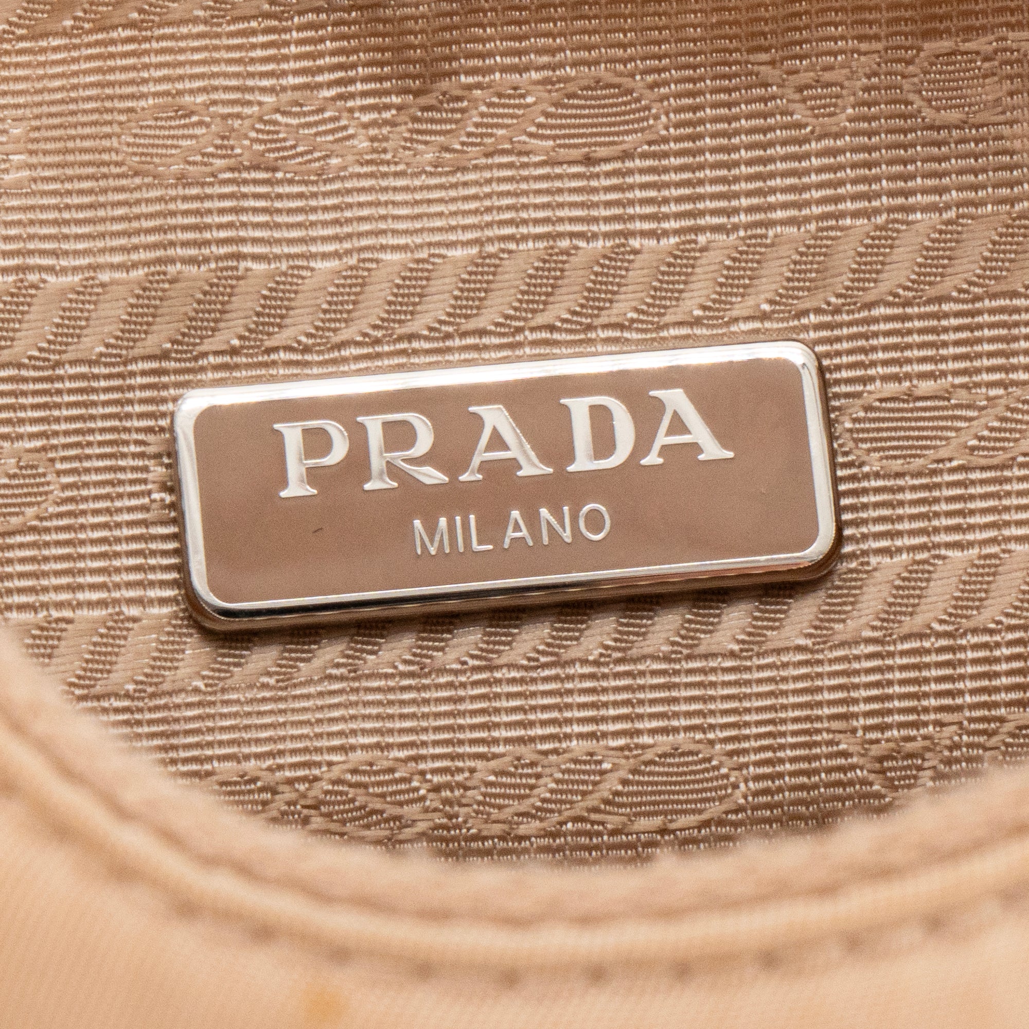 PRADA - Sac à bandoulière Ré-Édition 2005 Prada en re-nylon et cuir saffiano beige
