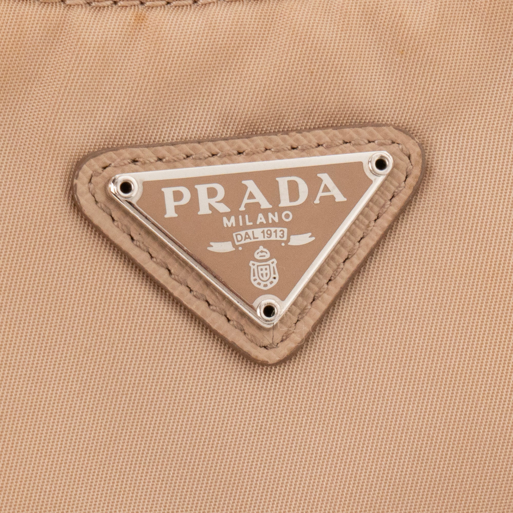 PRADA - Sac à bandoulière Ré-Édition 2005 Prada en re-nylon et cuir saffiano beige