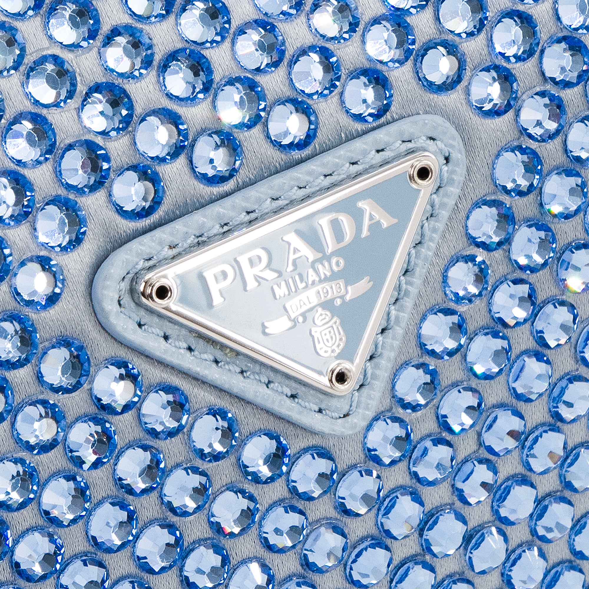 PRADA - Sac à épaule Re-Edition 2000 Prada en satin et cristaux bleu édition limitée