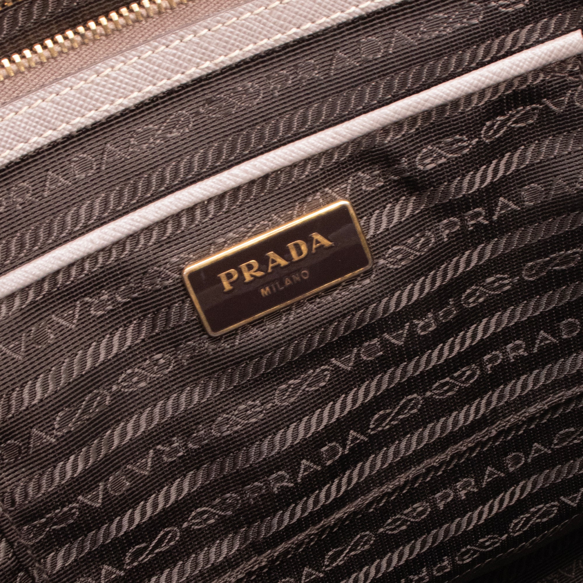 PRADA - Sac à main Galleria Prada en cuir grainé taupe