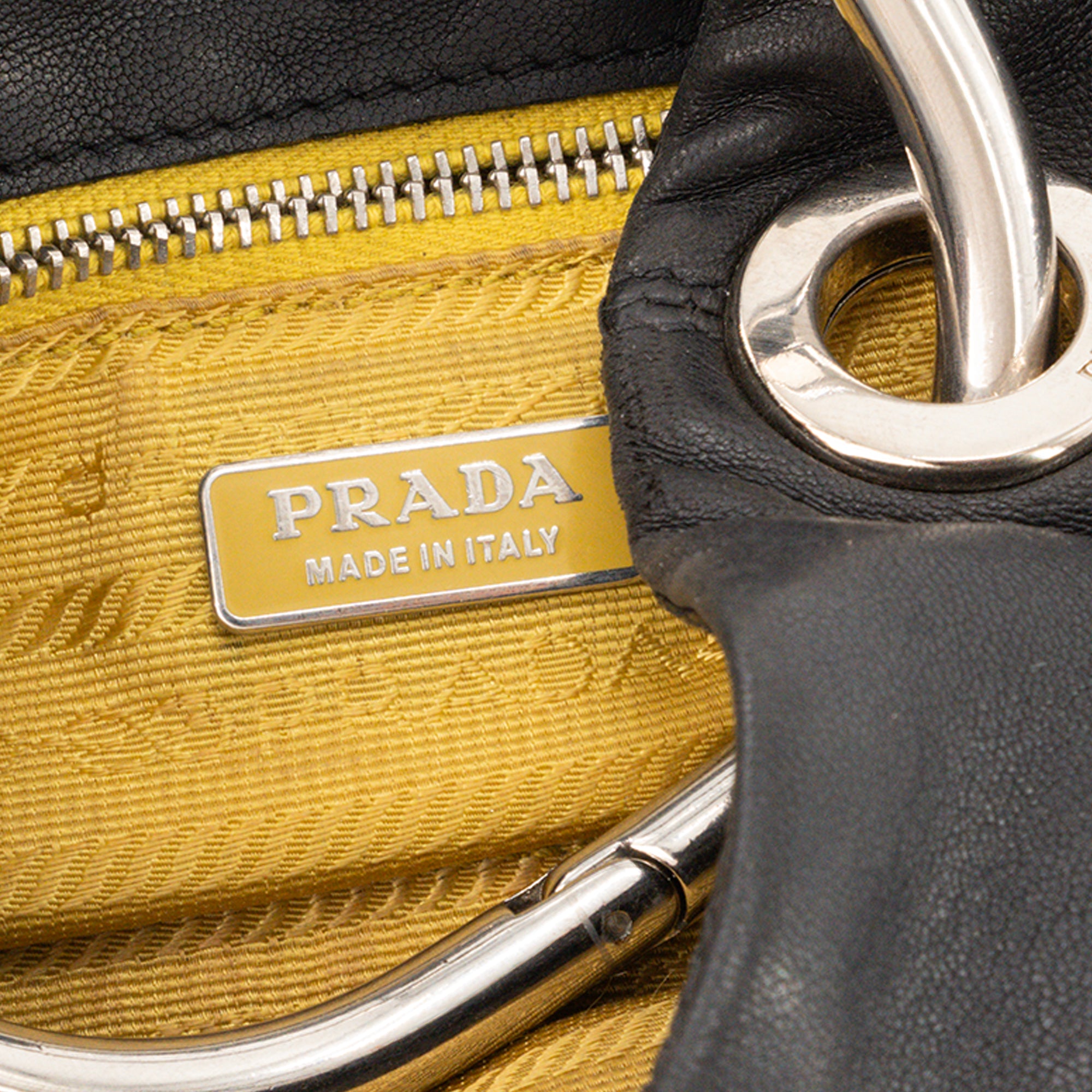 PRADA - Sac à main Nappa Ring Mini Prada en cuir lisse noir