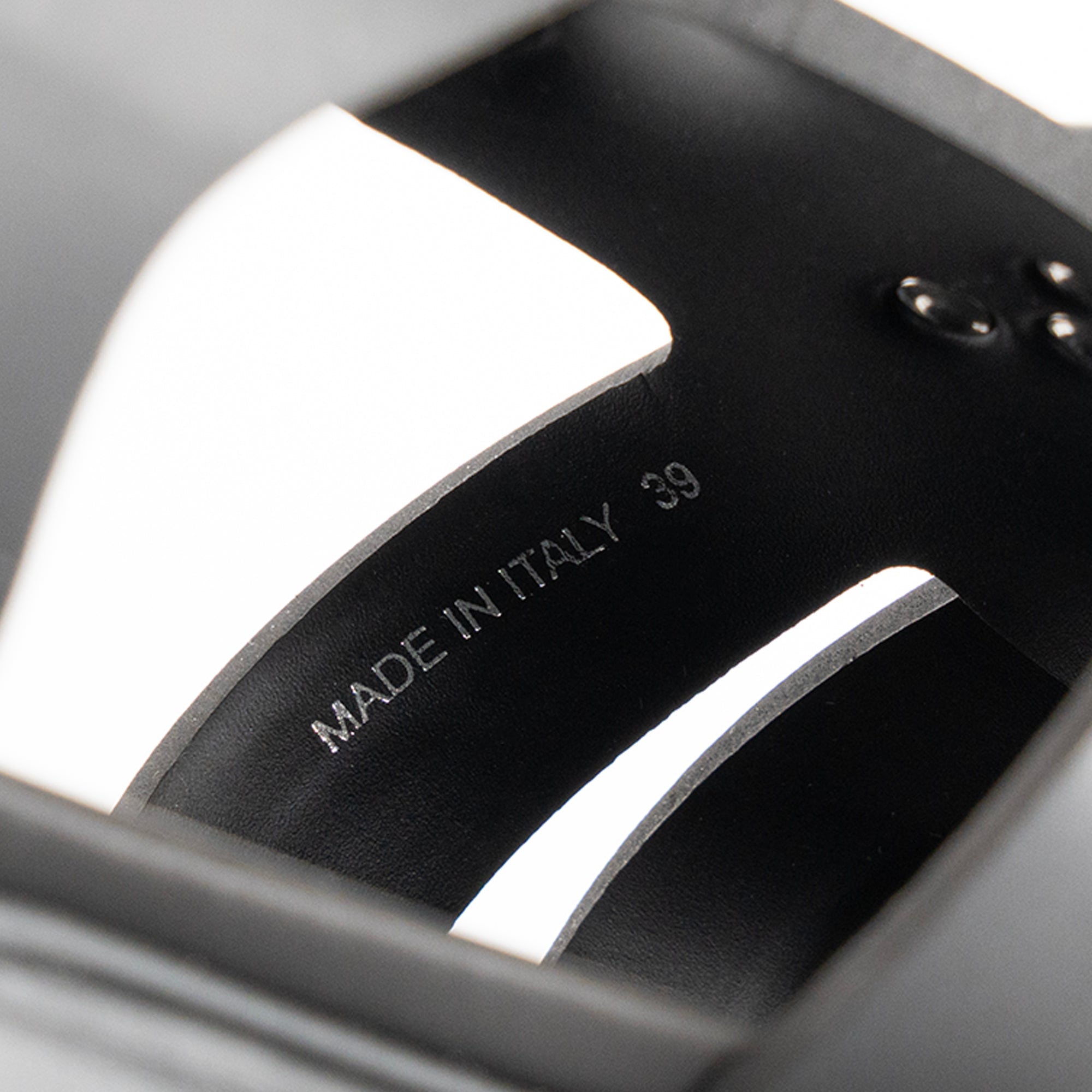 PRADA - Sandales Monolith Prada en gomme noire (T39)