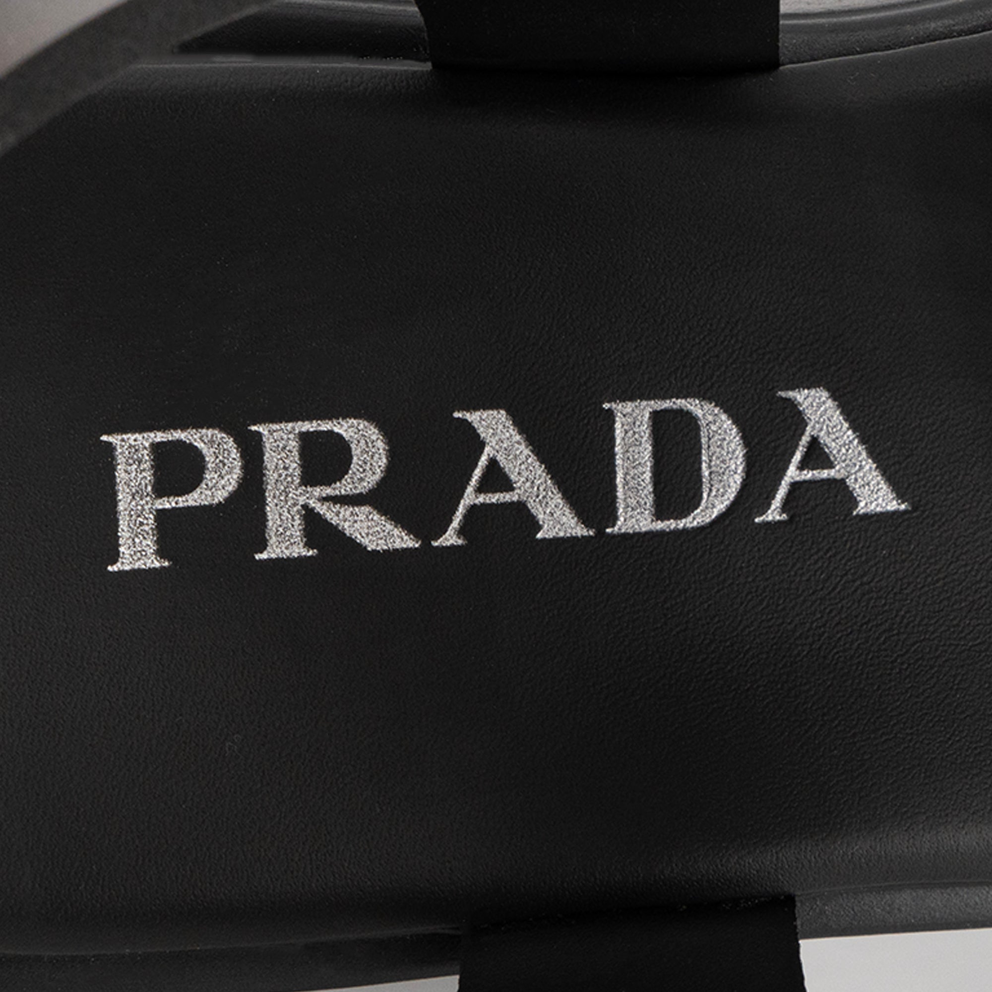 PRADA - Sandales Monolith Prada en gomme noire (T39)