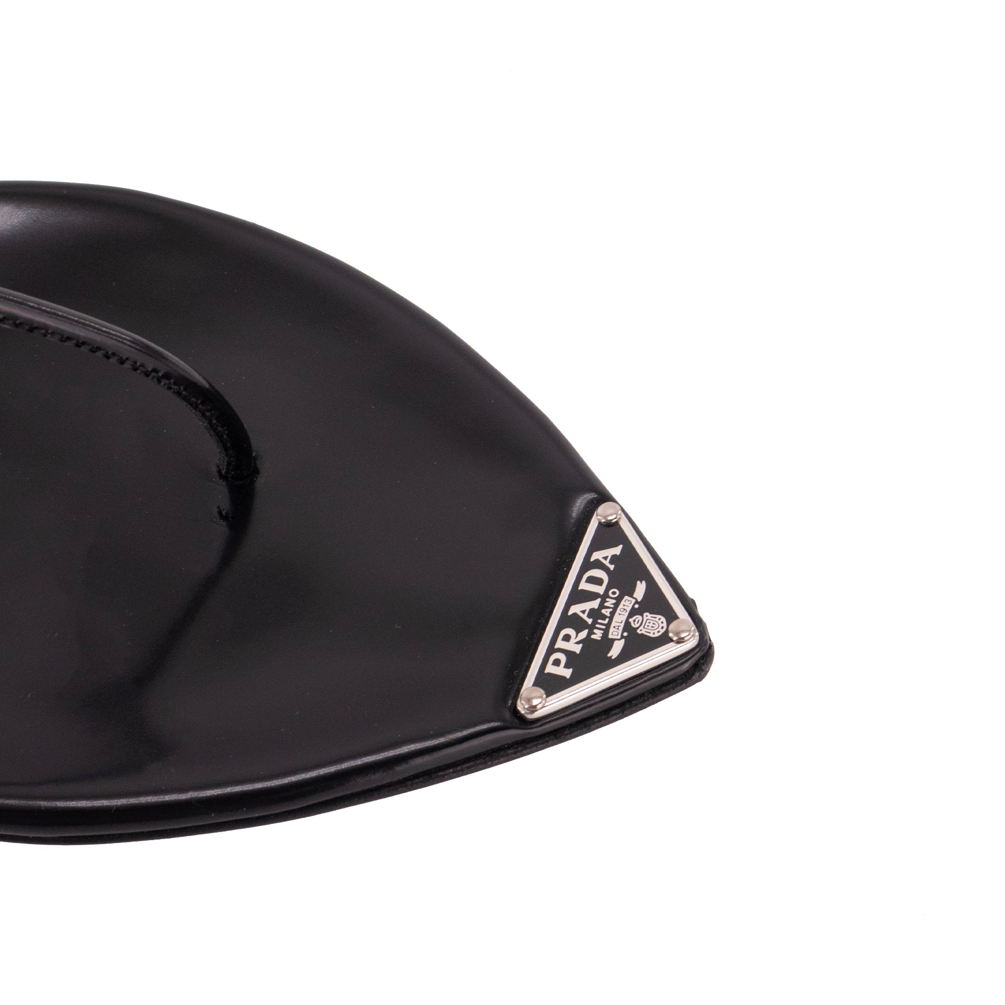 PRADA - Sandales Prada en cuir verni noir (T38.5)