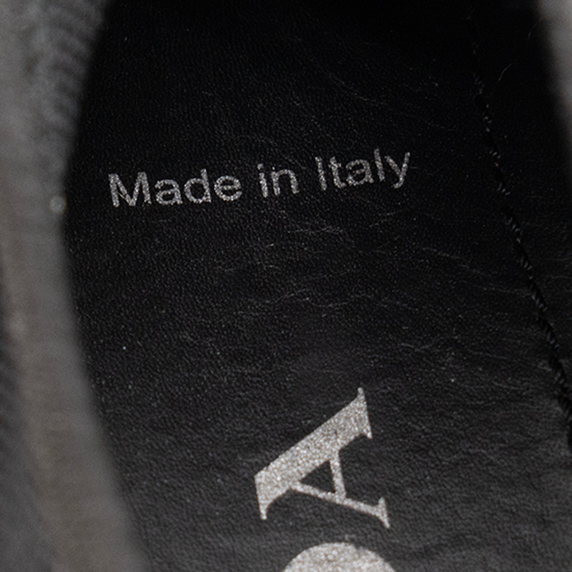 PRADA - Sneakers Calzature Prada en toile noire et blanche (T38)