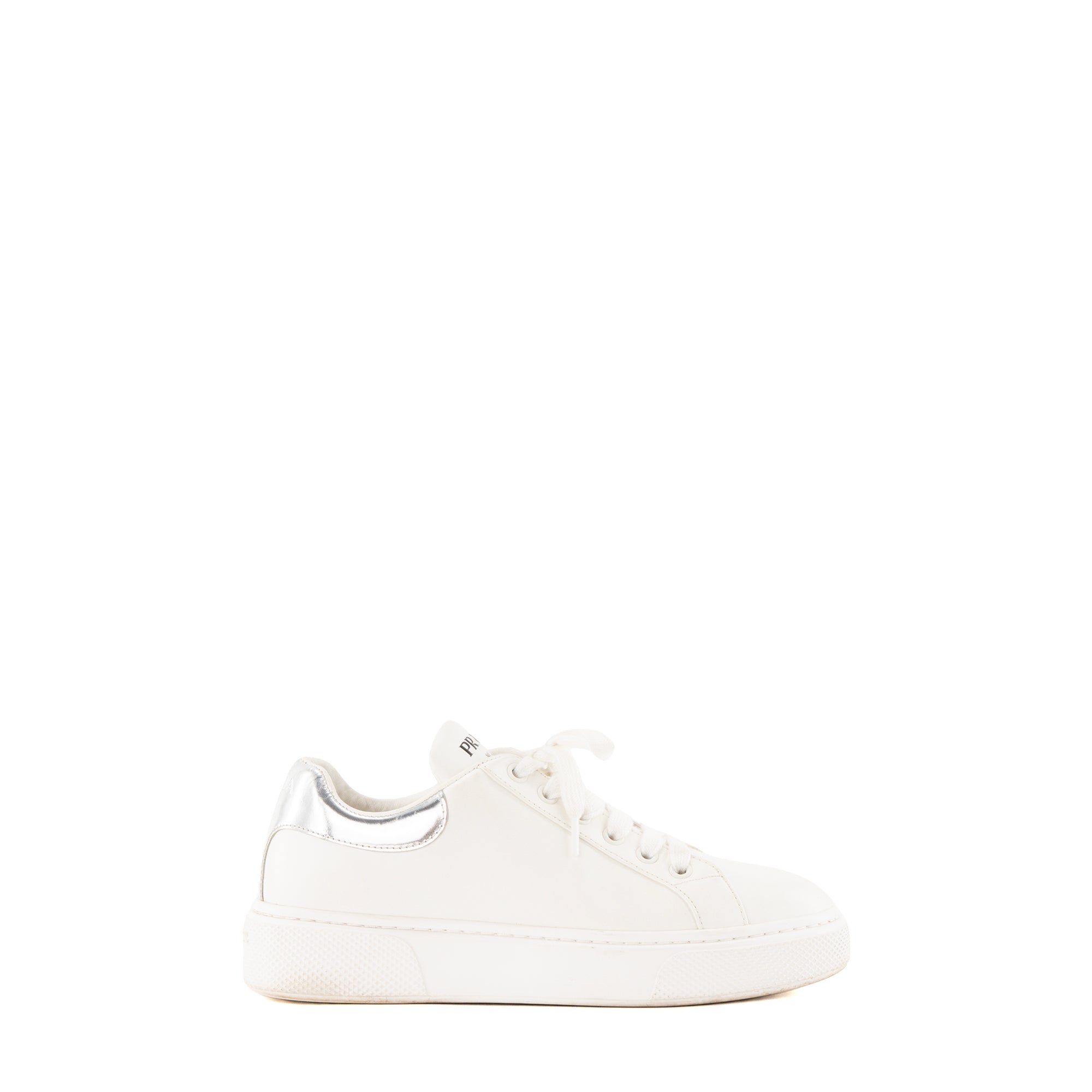 PRADA - Sneakers Downtown Prada en cuir lisse blanc (T36)