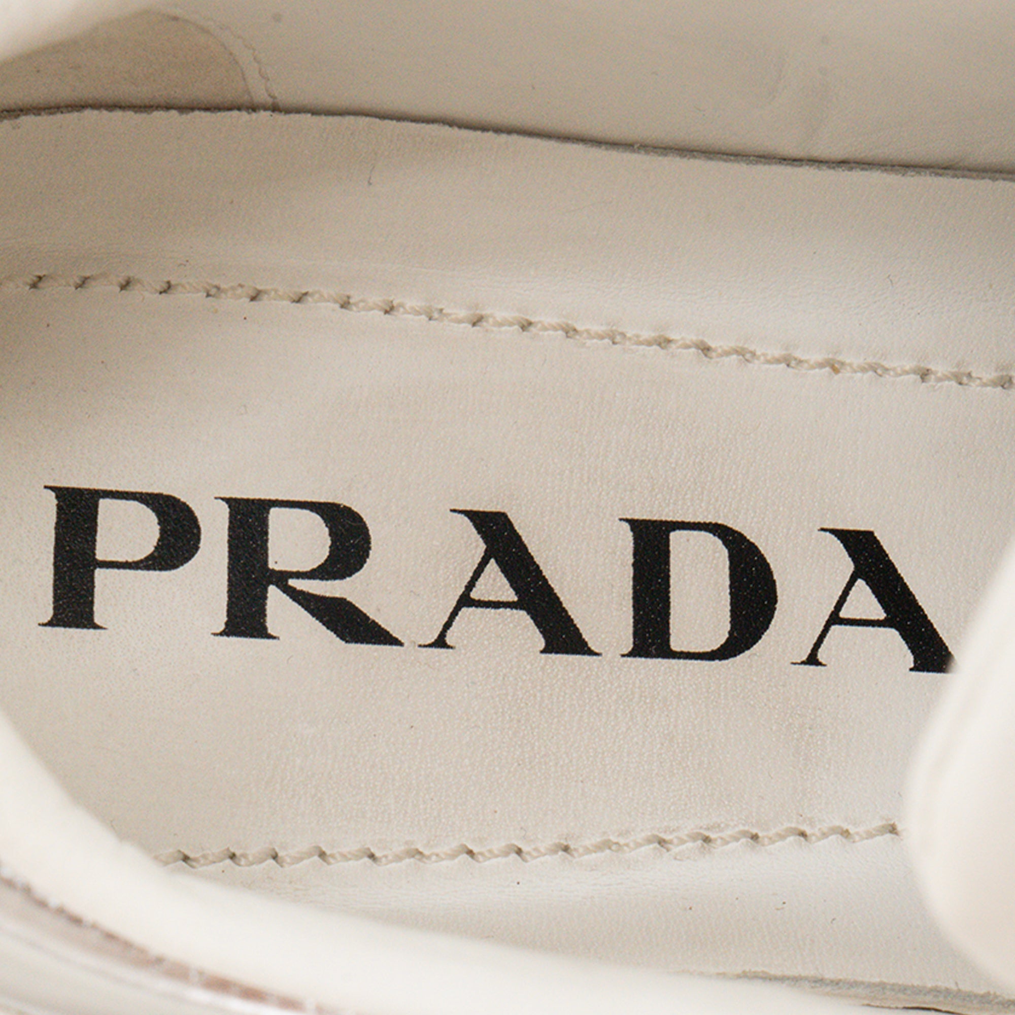PRADA - Sneakers Downtown Prada en cuir lisse blanc (T36)
