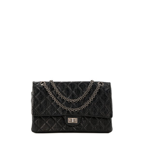 CHANEL - Sac à bandoulière 2.55 Chanel en cuir froissé noir