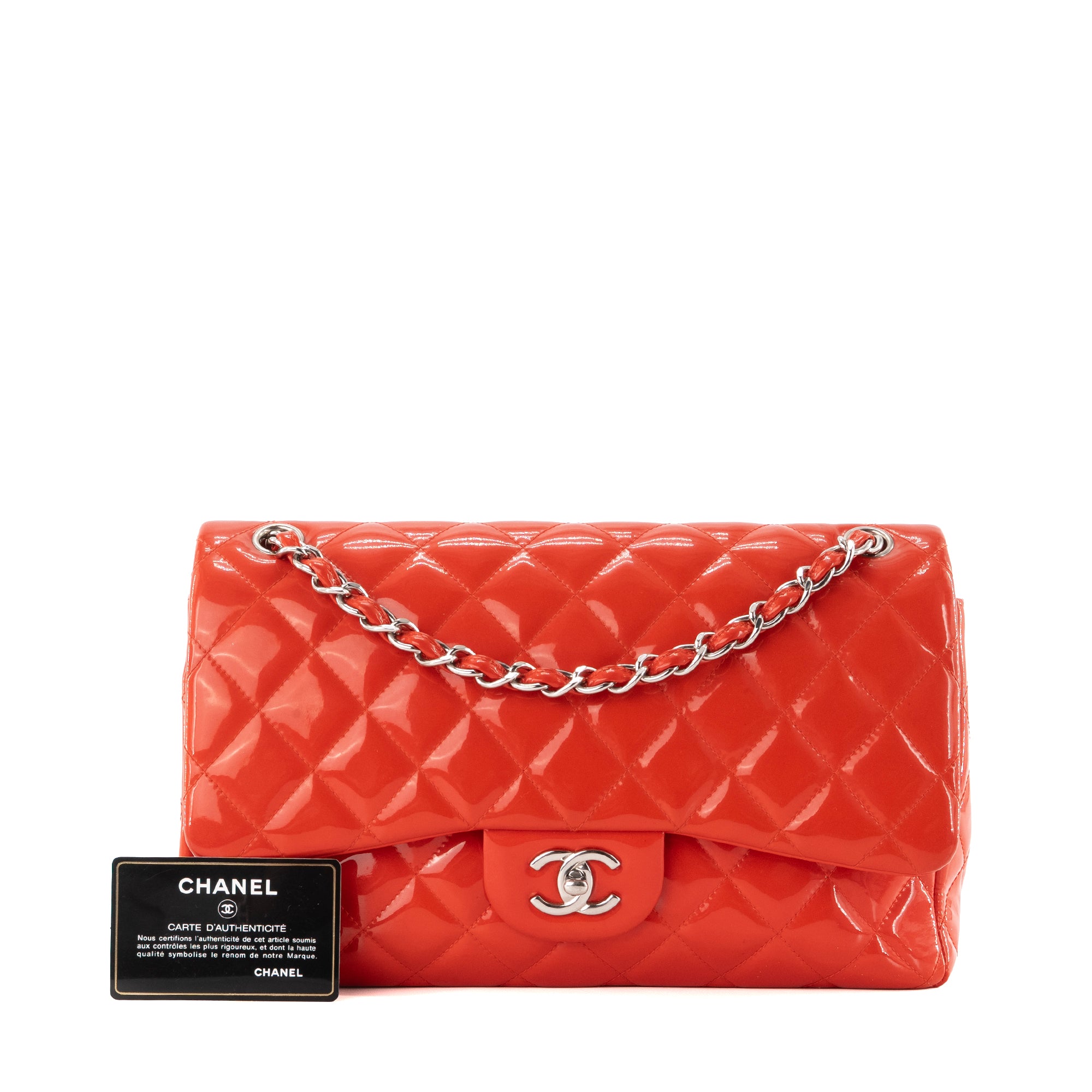 CHANEL - Sac à bandoulière Classique/Timeless Jumbo Chanel en cuir verni rouge