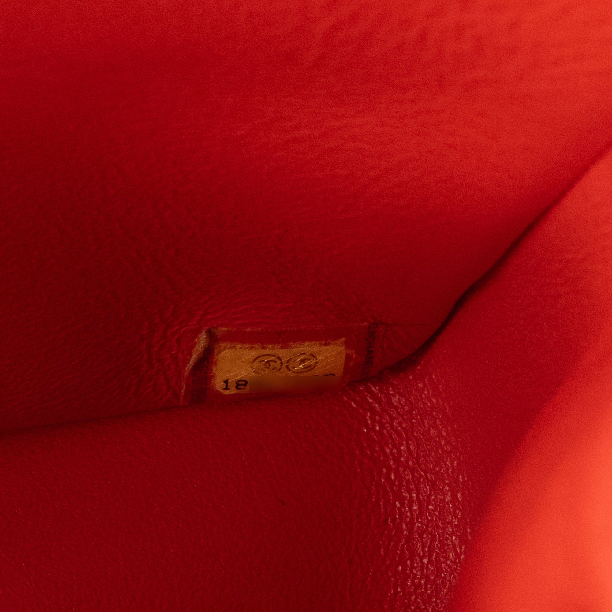 CHANEL - Sac à bandoulière Classique/Timeless Jumbo Chanel en cuir verni rouge