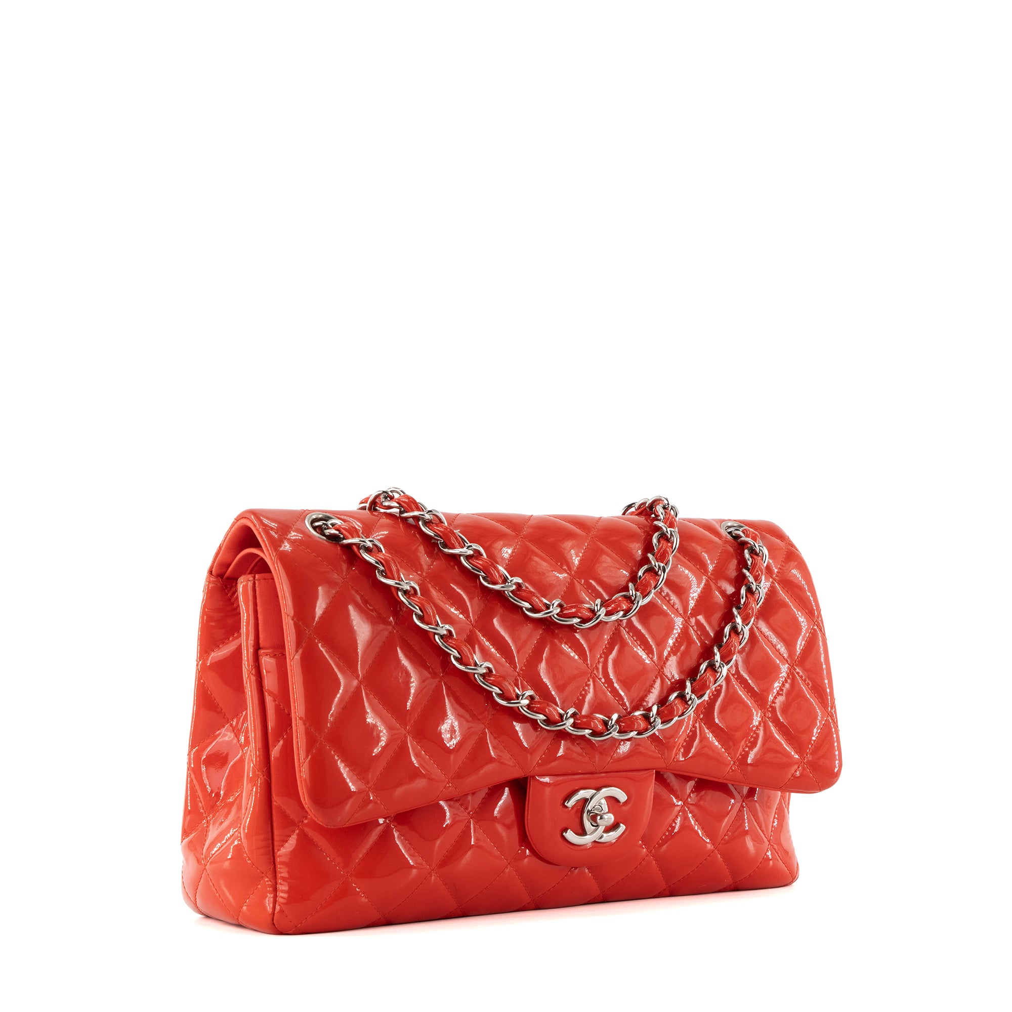 CHANEL - Sac à bandoulière Classique/Timeless Jumbo Chanel en cuir verni rouge