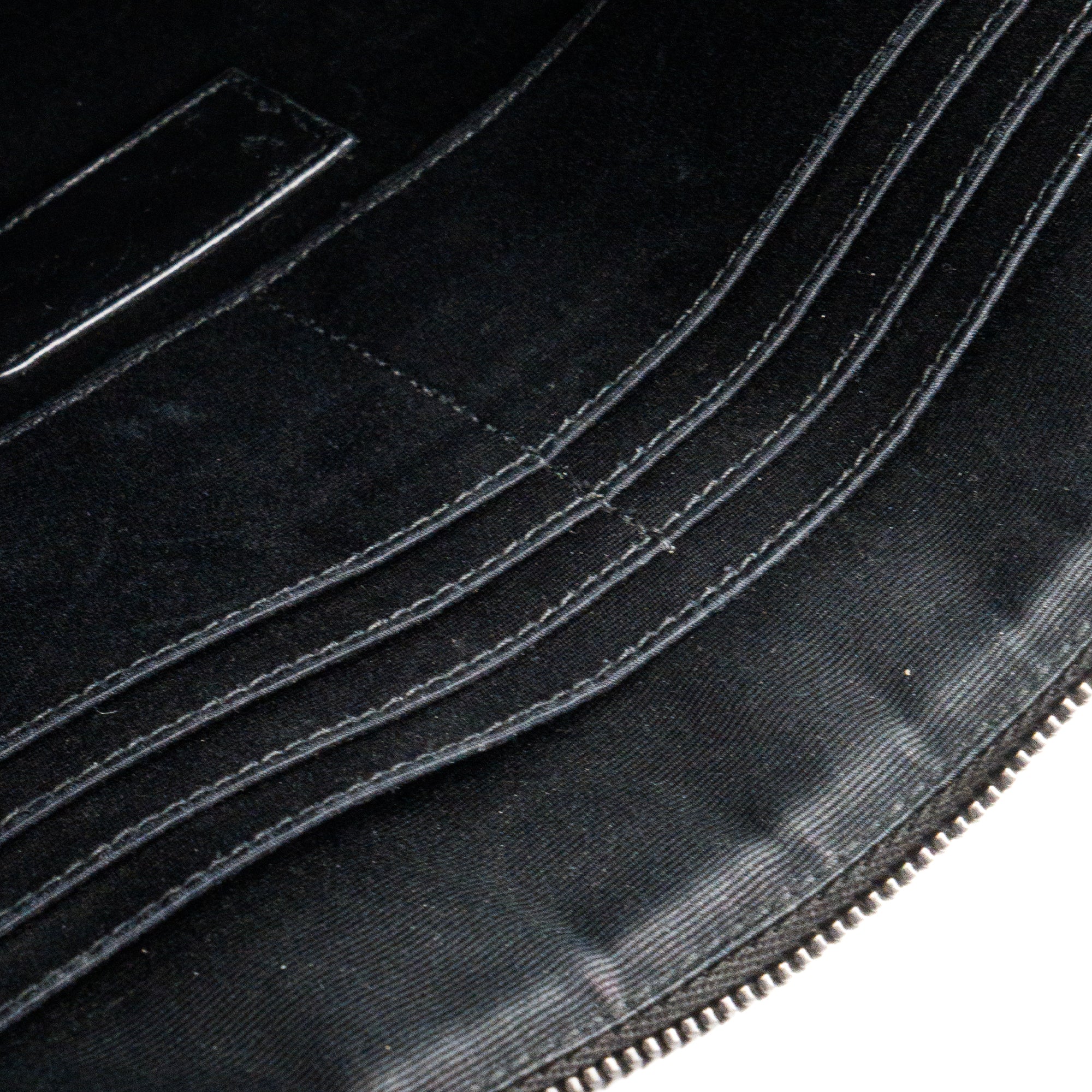 SAINT LAURENT - Pochette Cassandre Saint Laurent en cuir embossé crocodile noir