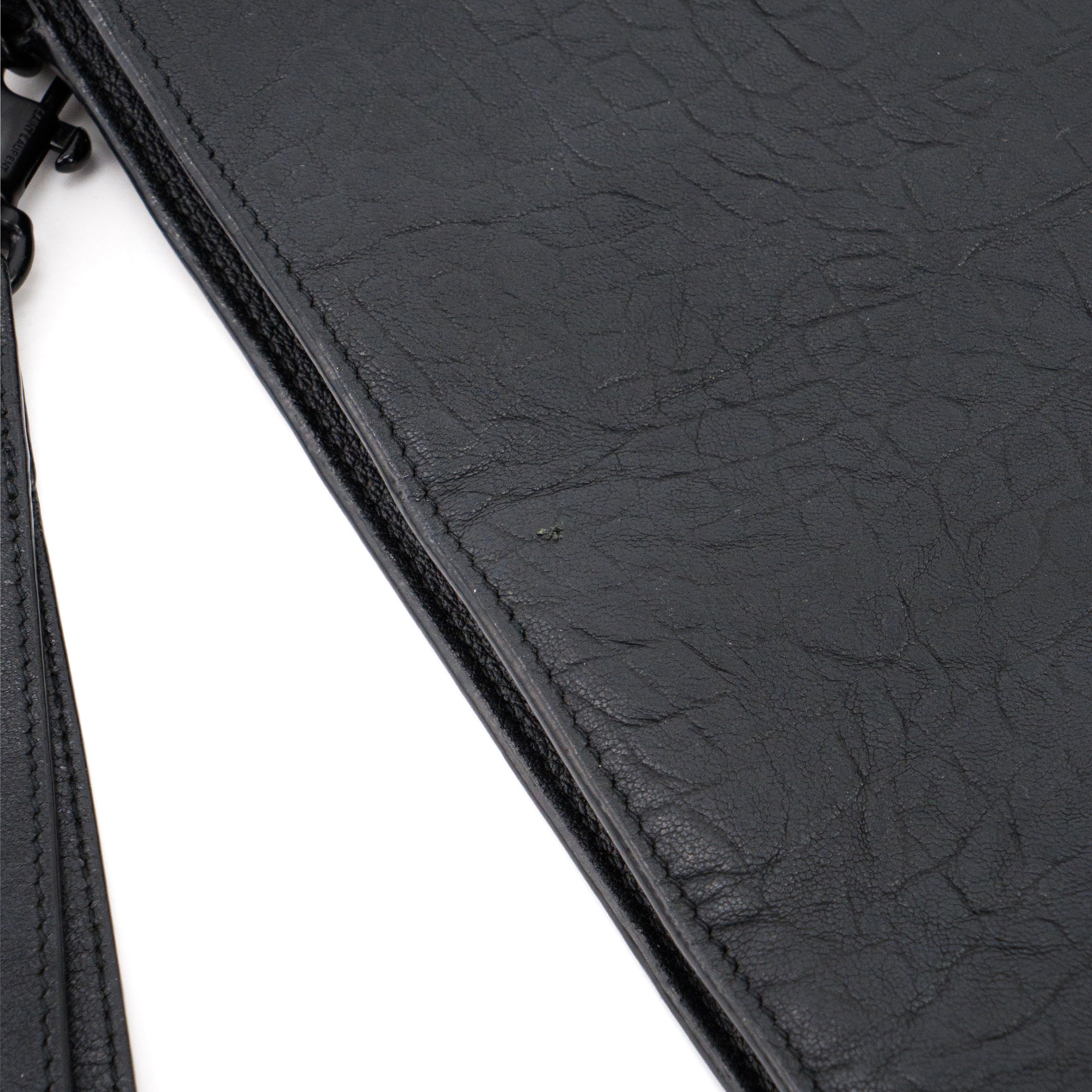 SAINT LAURENT - Pochette Cassandre Saint Laurent en cuir embossé crocodile noir
