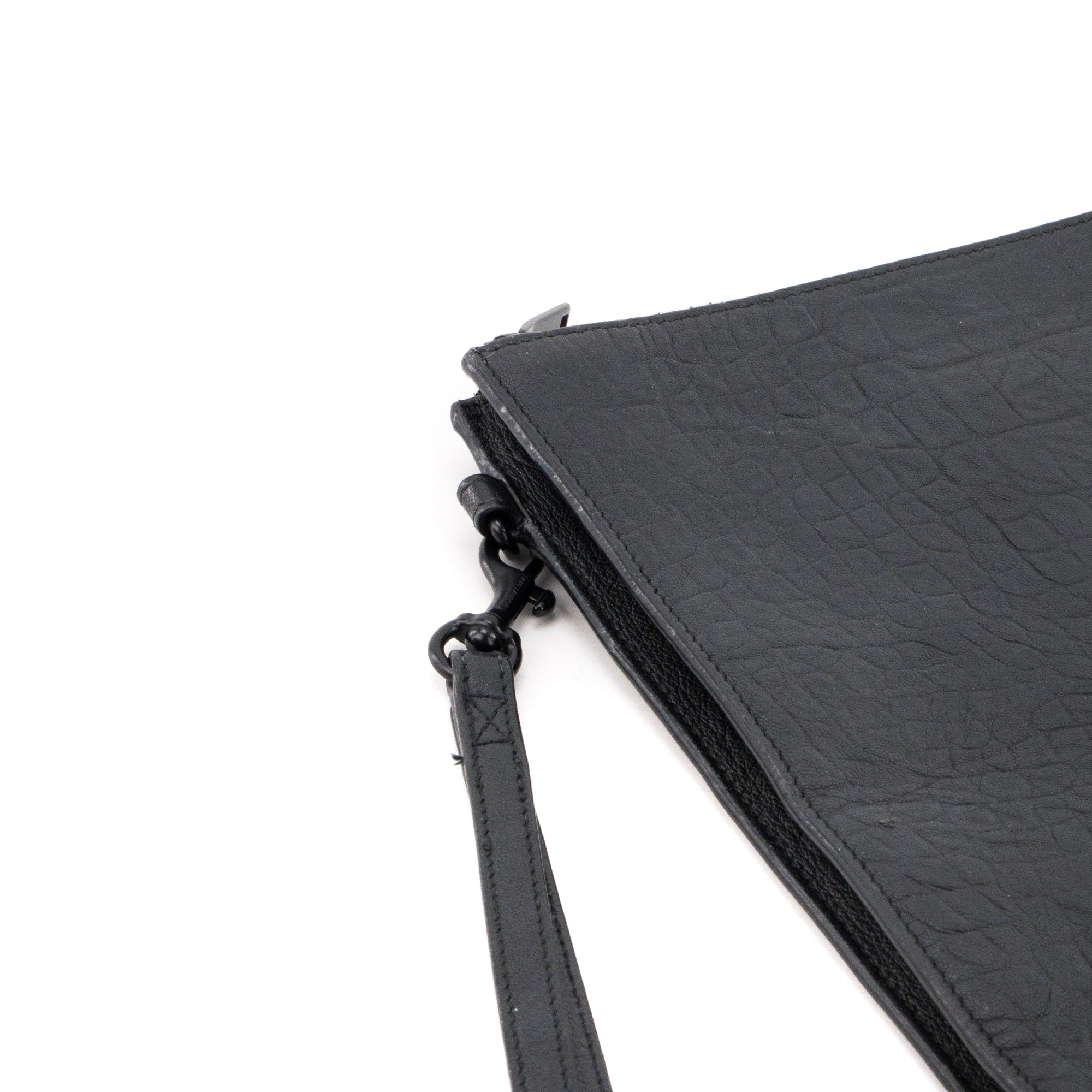 SAINT LAURENT - Pochette Cassandre Saint Laurent en cuir embossé crocodile noir