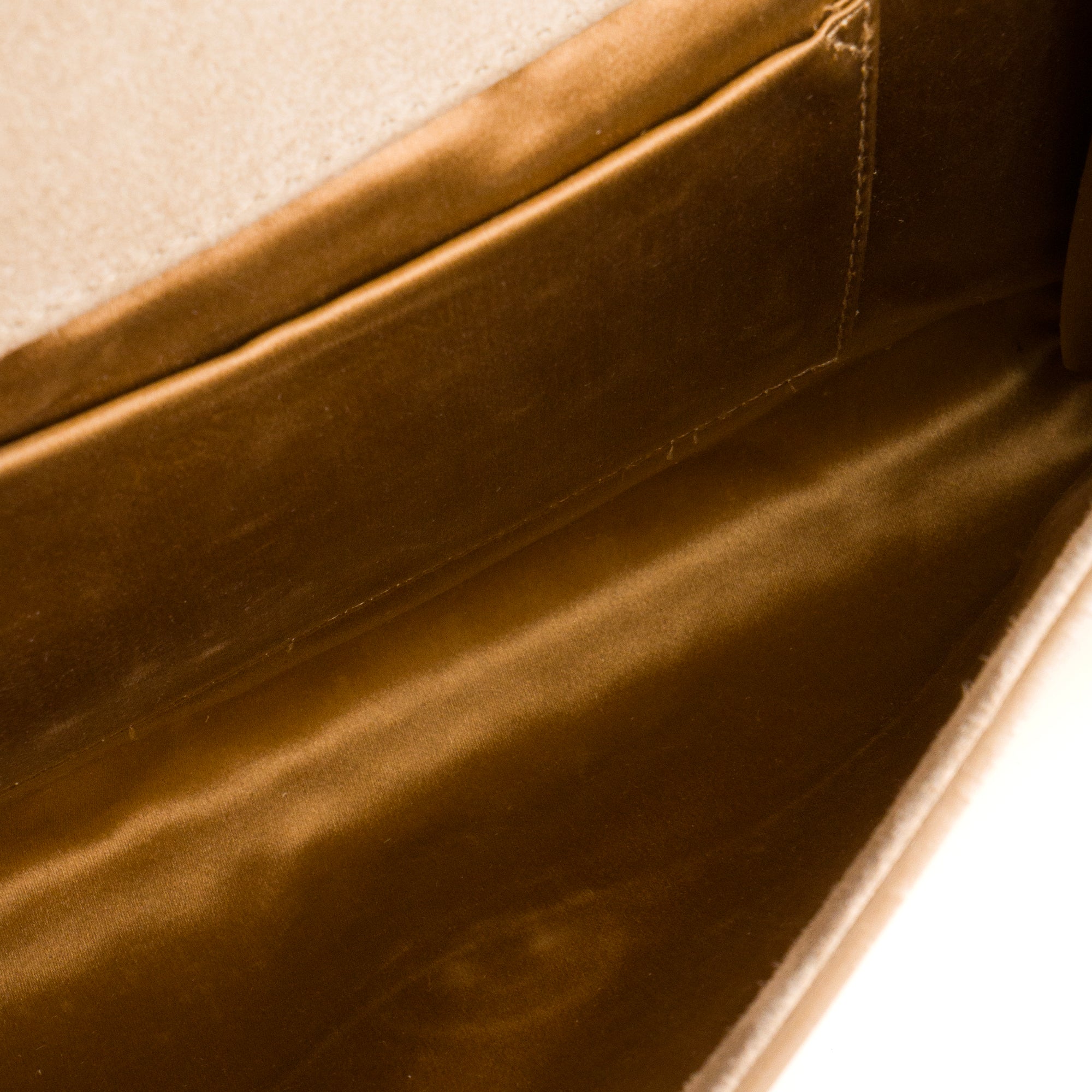 SAINT LAURENT - Pochette Y Saint Laurent en cuir verni doré vintage