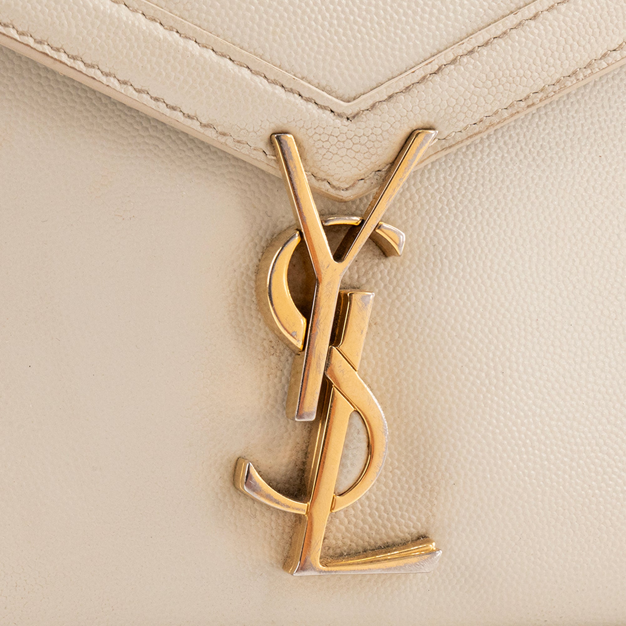 SAINT LAURENT - Sac à bandoulière Cassandra mini Top Handle Saint Laurent en cuir grainé beige