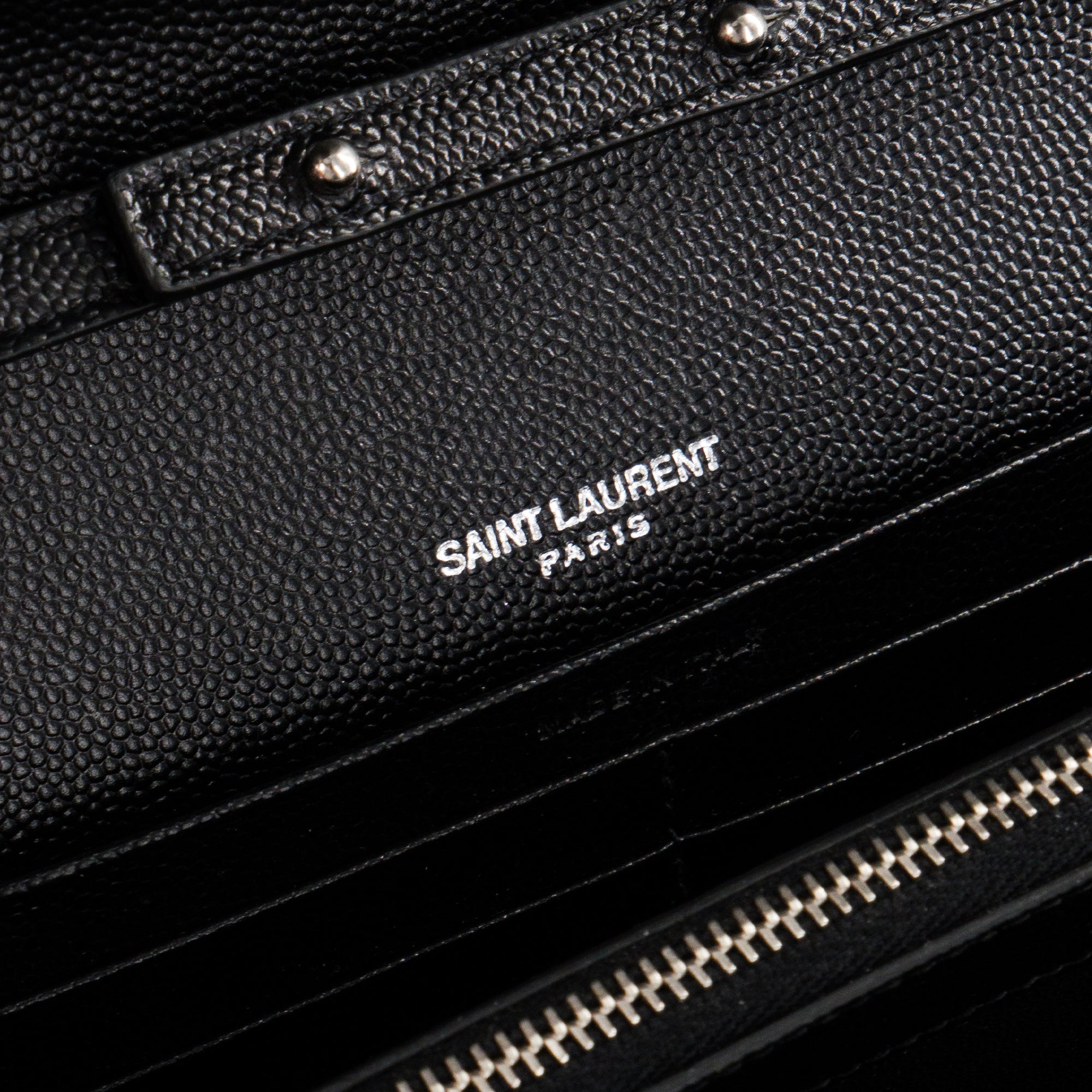 SAINT LAURENT - Sac à bandoulière Cassandre Saint Laurent en cuir bicolore noir et blanc