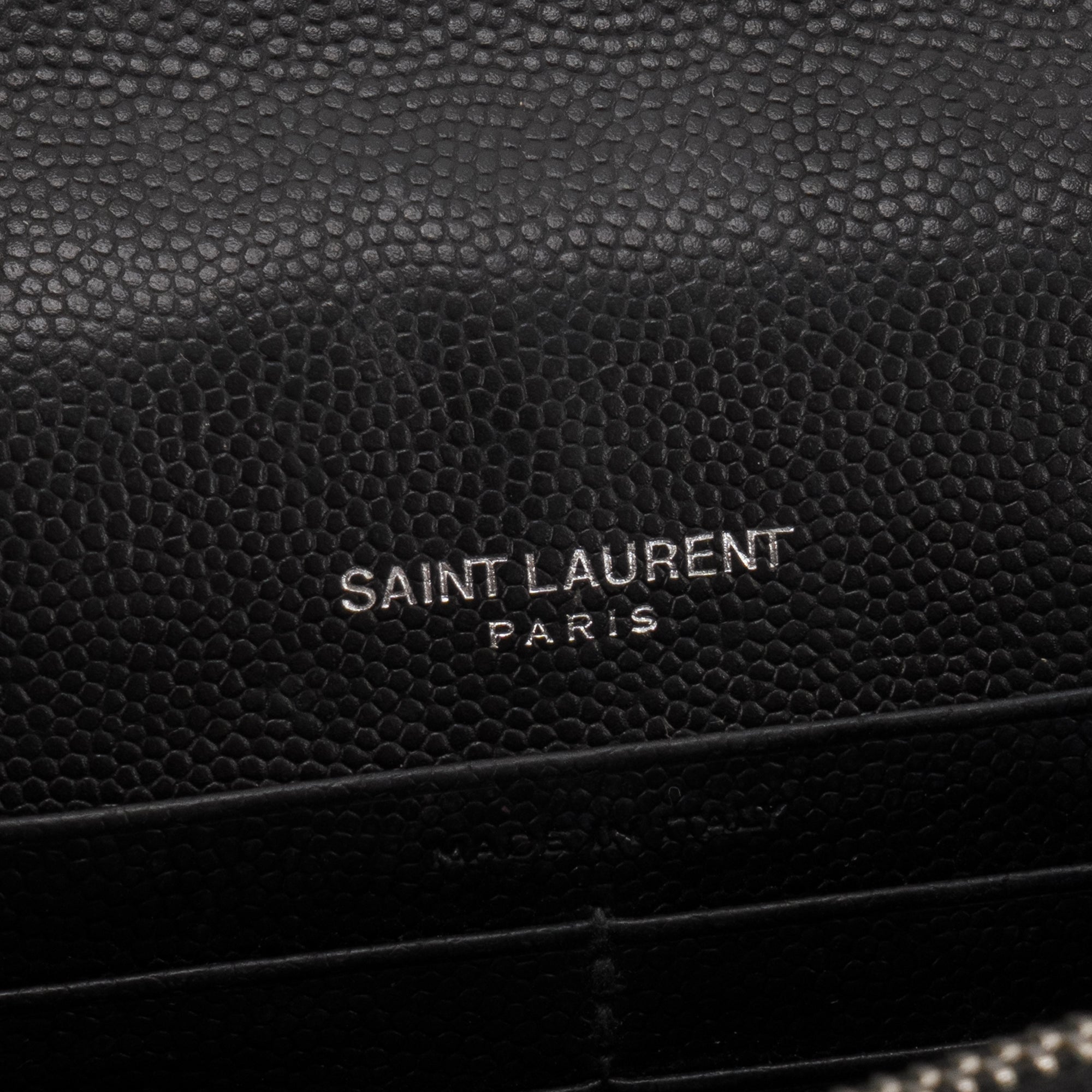 SAINT LAURENT - Sac à bandoulière Cassandre Saint Laurent en cuir grainé noir