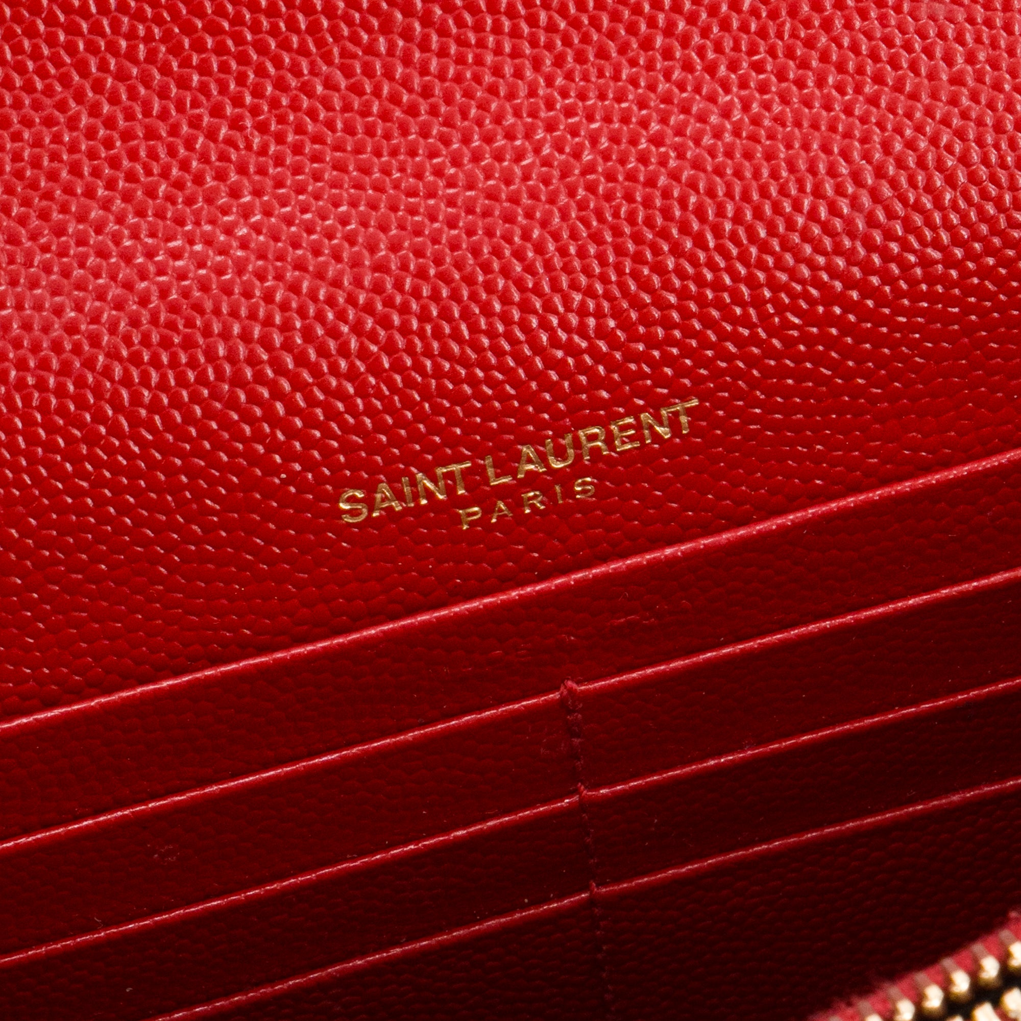 SAINT LAURENT - Sac à bandoulière Cassandre Saint Laurent en cuir grainé rouge