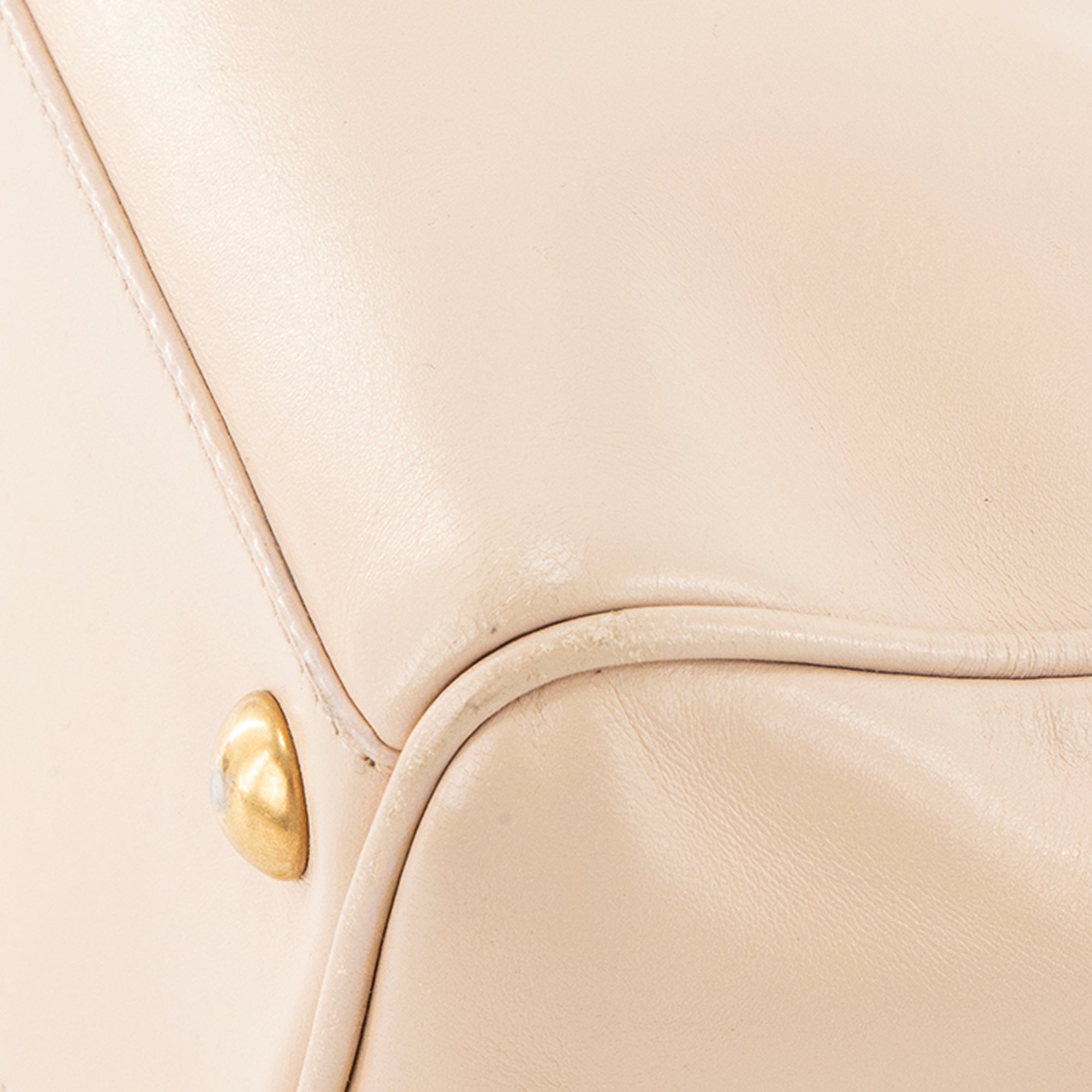 SAINT LAURENT - Sac à bandoulière Duffle Saint Laurent en cuir lisse beige