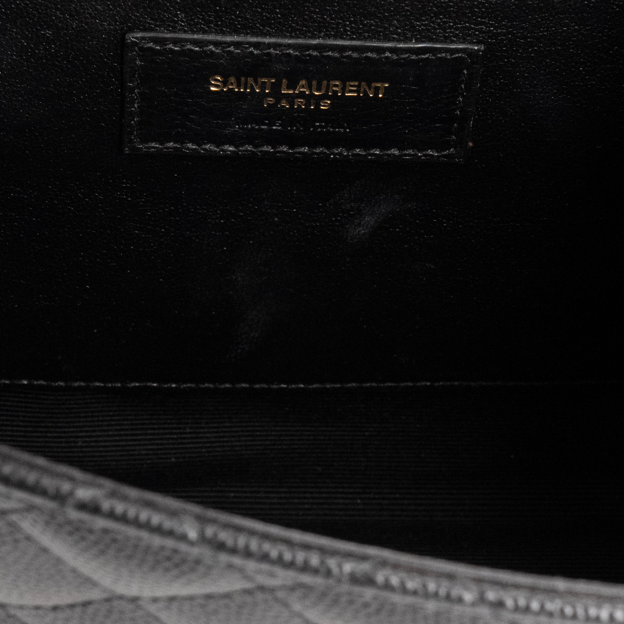 SAINT LAURENT - Sac à bandoulière Envelope medium Saint Laurent en cuir grainé noir