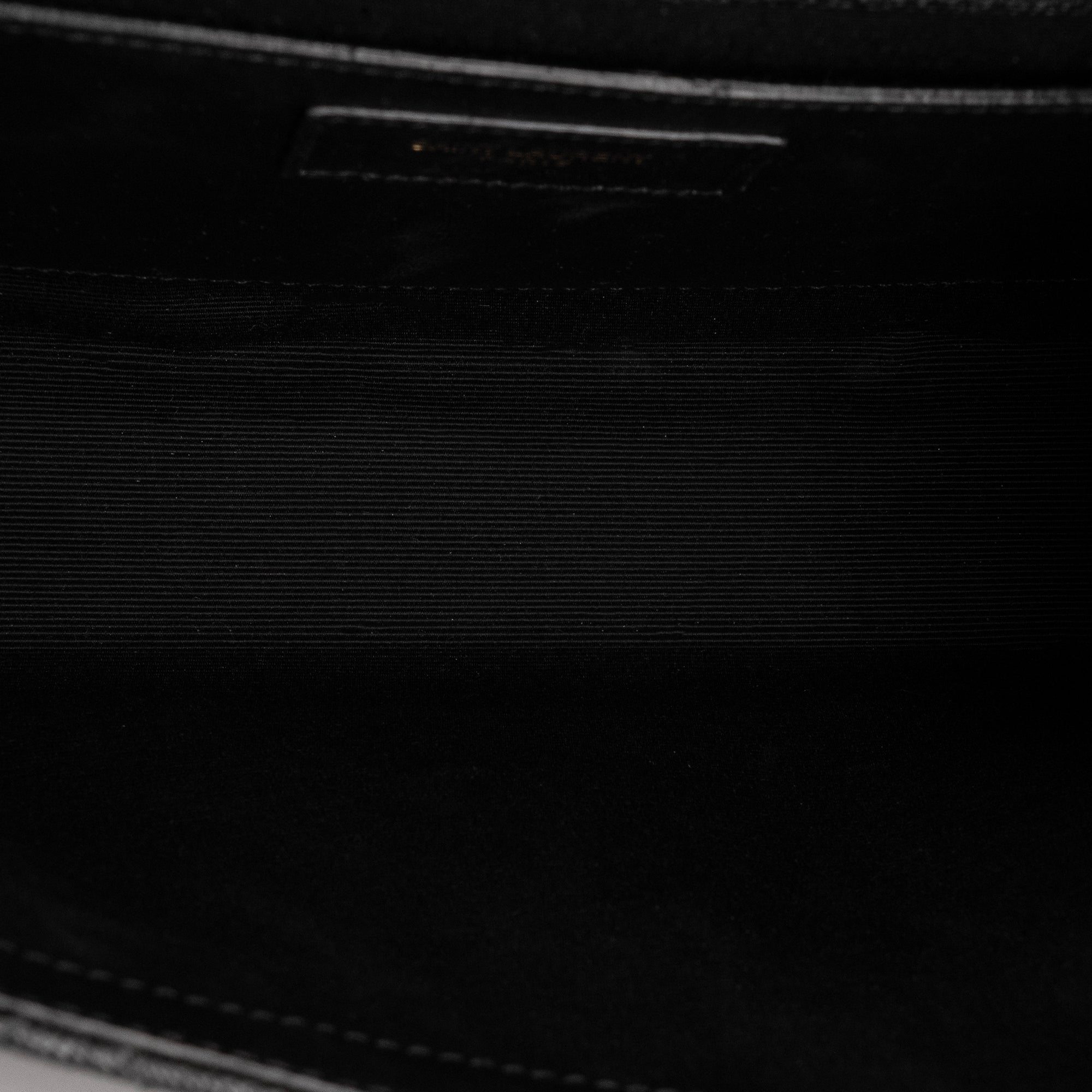 SAINT LAURENT - Sac à bandoulière Envelope medium Saint Laurent en cuir grainé noir