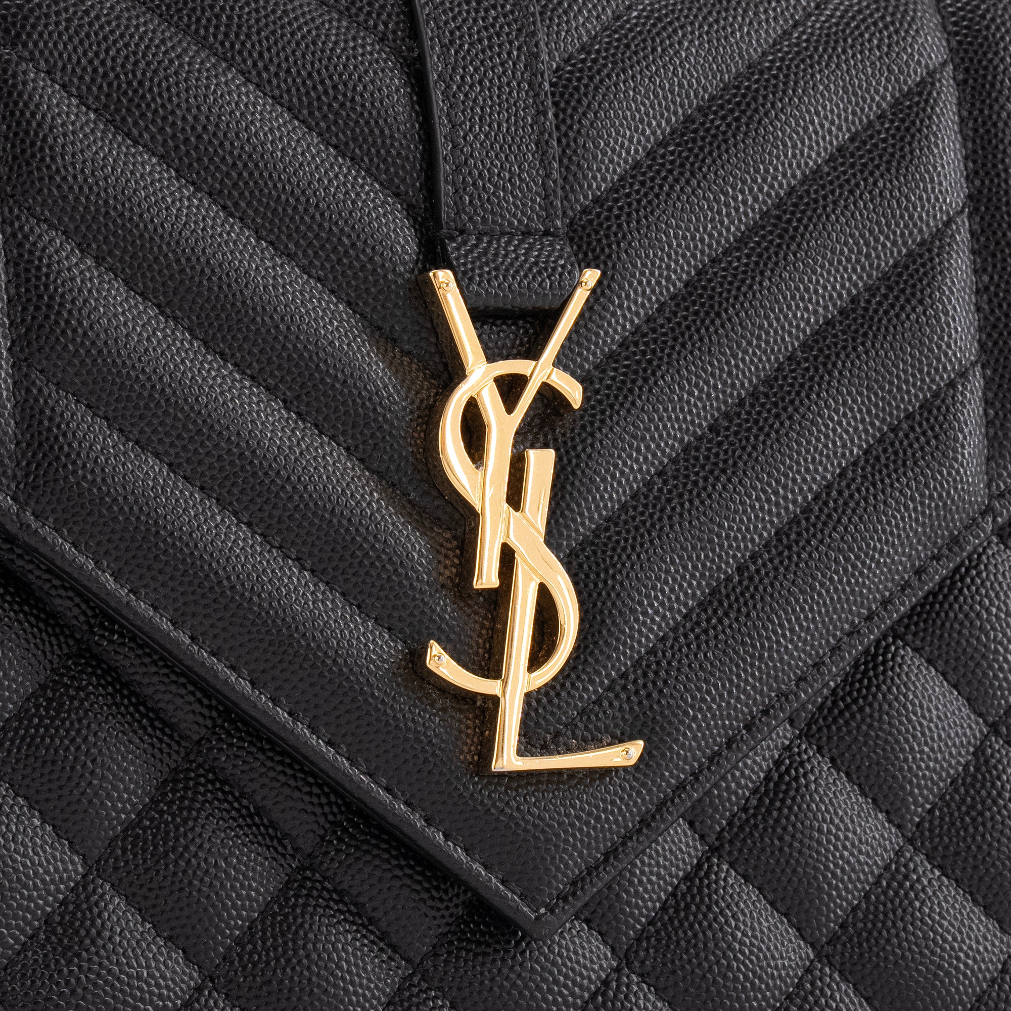 SAINT LAURENT - Sac à bandoulière Envelope medium Saint Laurent en cuir grainé noir