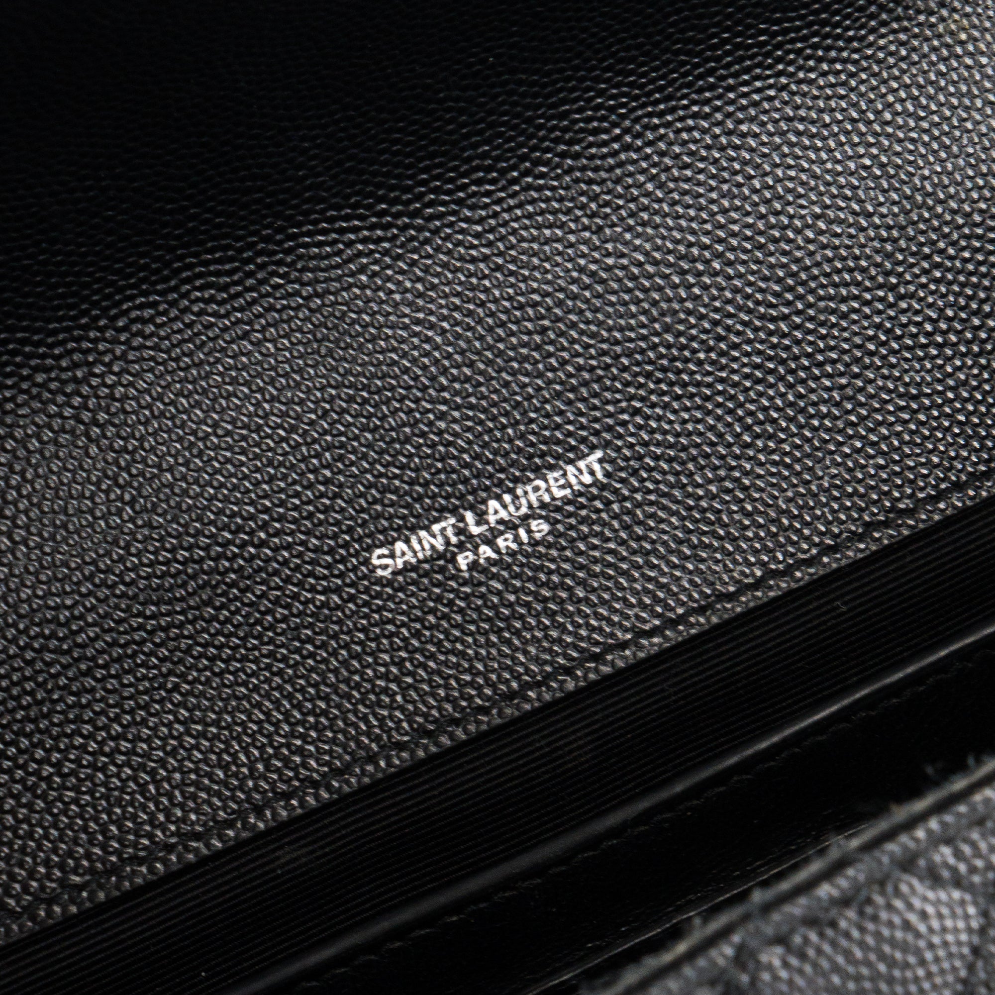 SAINT LAURENT - Sac à bandoulière Envelope MM Saint Laurent en cuir grainé noir