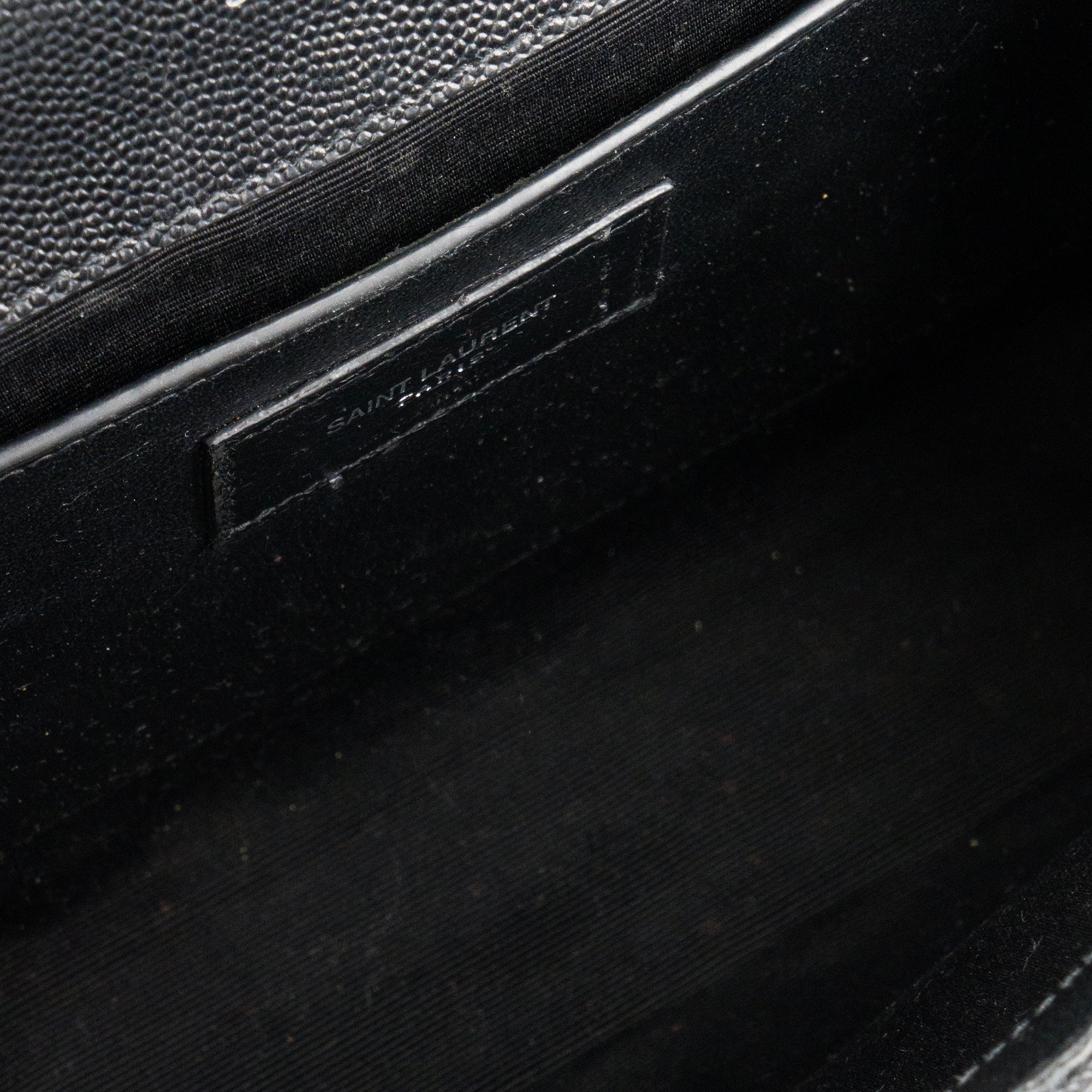 SAINT LAURENT - Sac à bandoulière Envelope MM Saint Laurent en cuir grainé noir