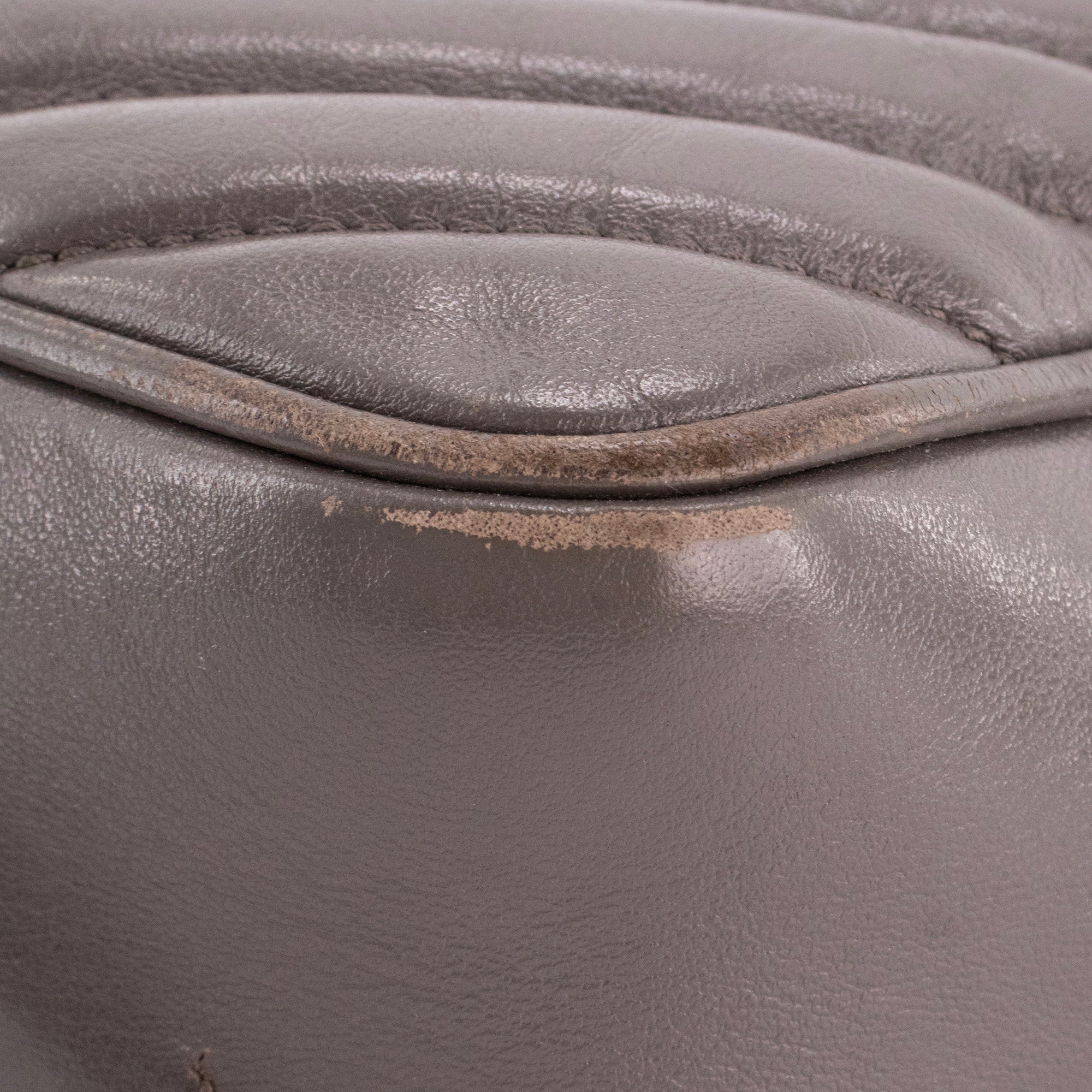 SAINT LAURENT - Sac à bandoulière Lou Saint Laurent en cuir gris