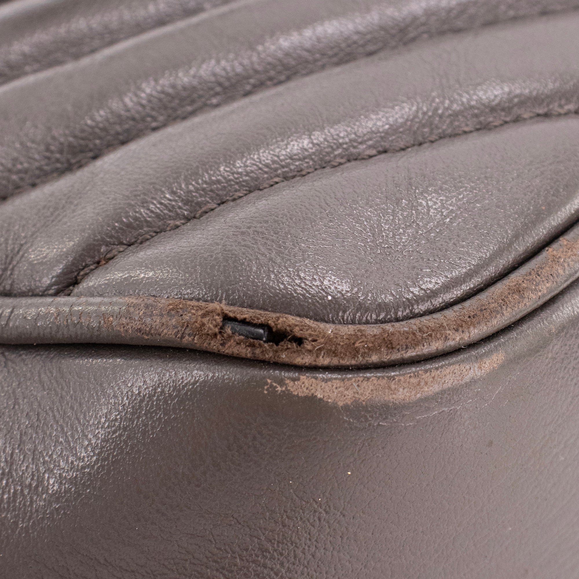 SAINT LAURENT - Sac à bandoulière Lou Saint Laurent en cuir gris