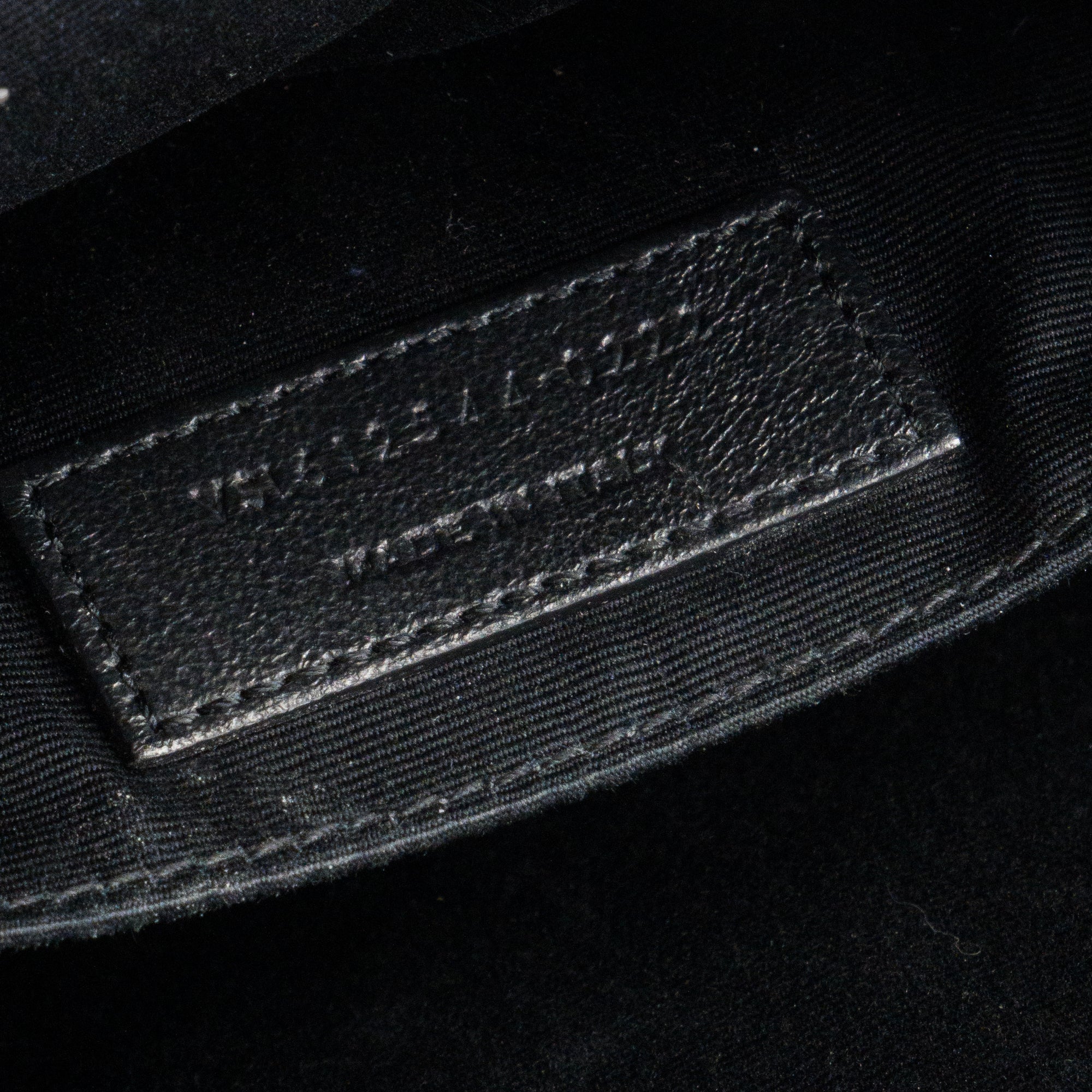 SAINT LAURENT - Sac à bandoulière Lou Saint Laurent en cuir noir