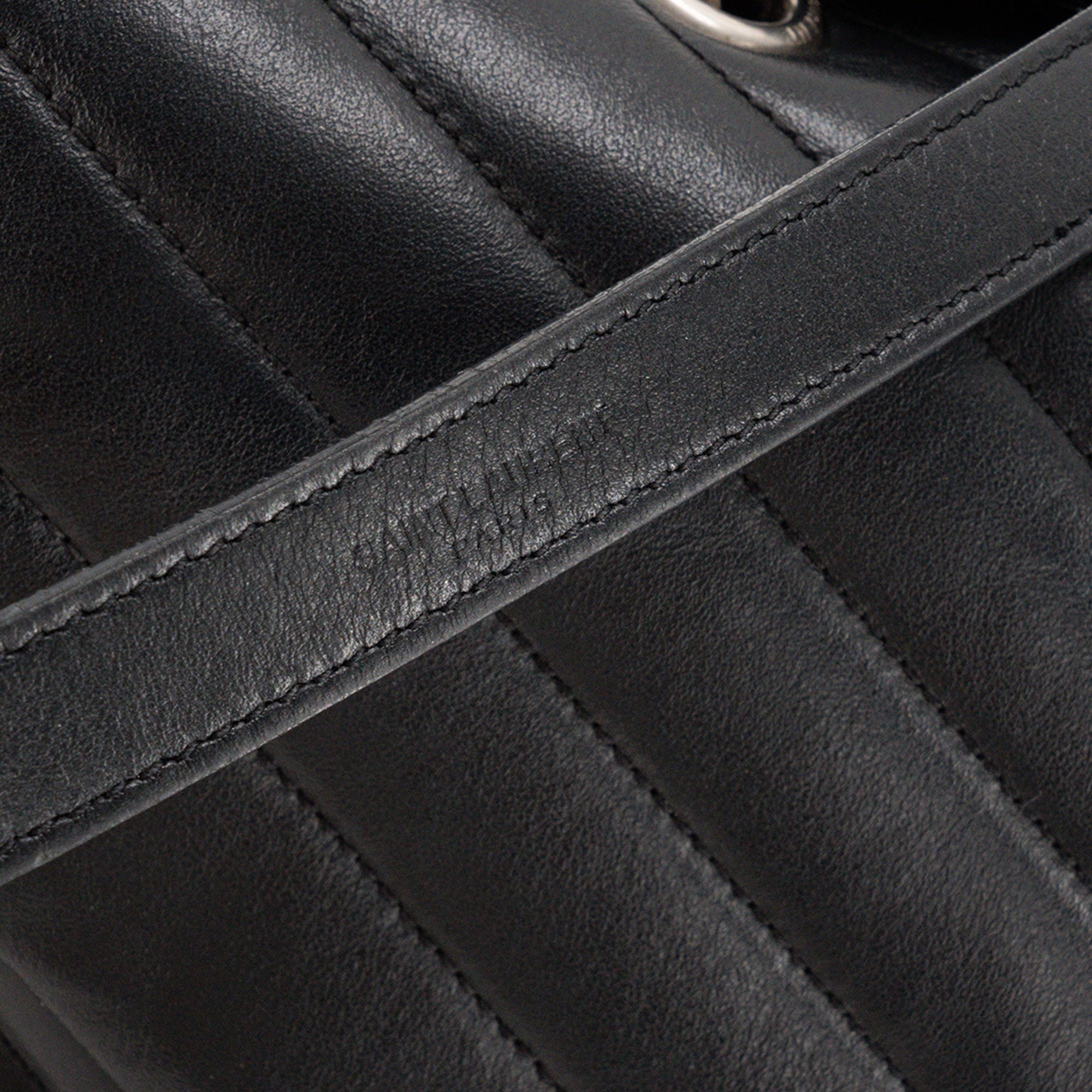 SAINT LAURENT - Sac à bandoulière Loulou GM Saint Laurent en cuir lisse noir