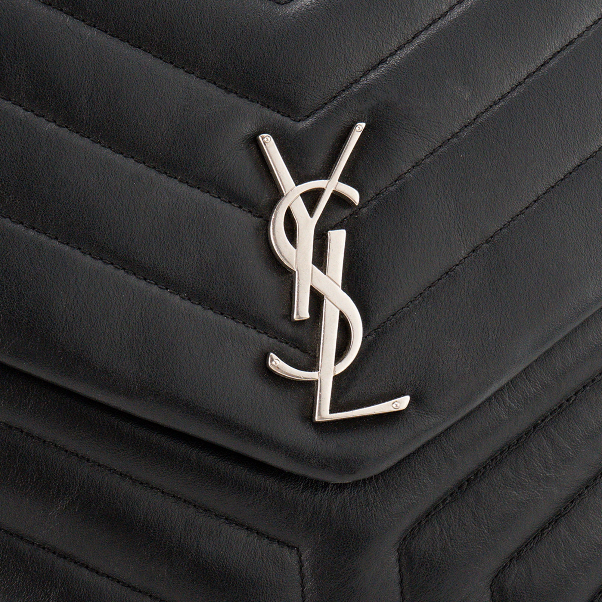 SAINT LAURENT - Sac à bandoulière Loulou GM Saint Laurent en cuir lisse noir