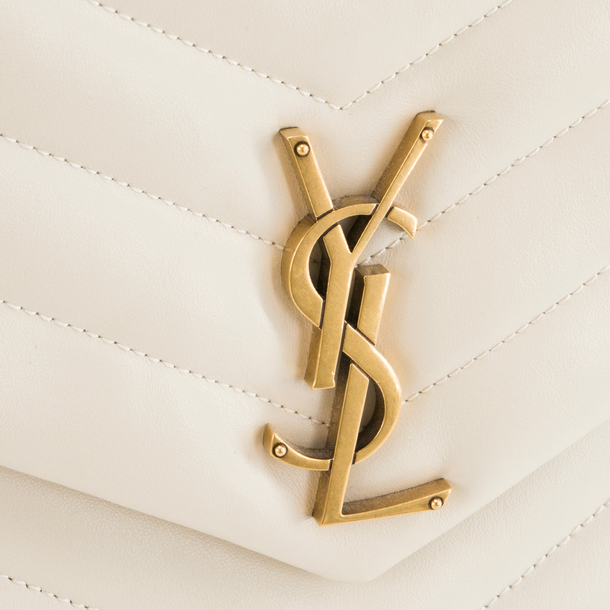SAINT LAURENT - Sac à bandoulière Loulou medium Saint Laurent en cuir lisse écru