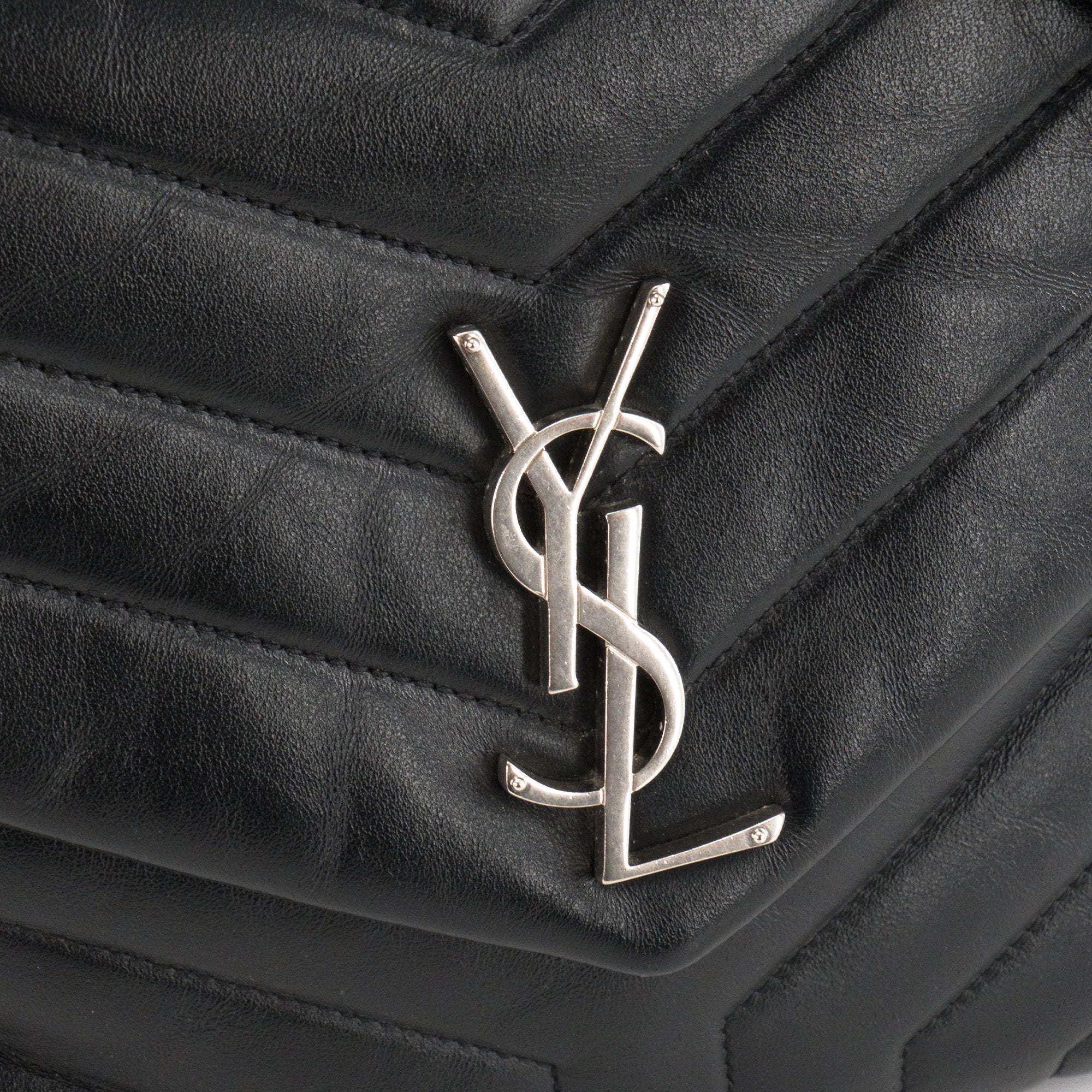 SAINT LAURENT - Sac à bandoulière Loulou Medium Saint Laurent en cuir lisse noir